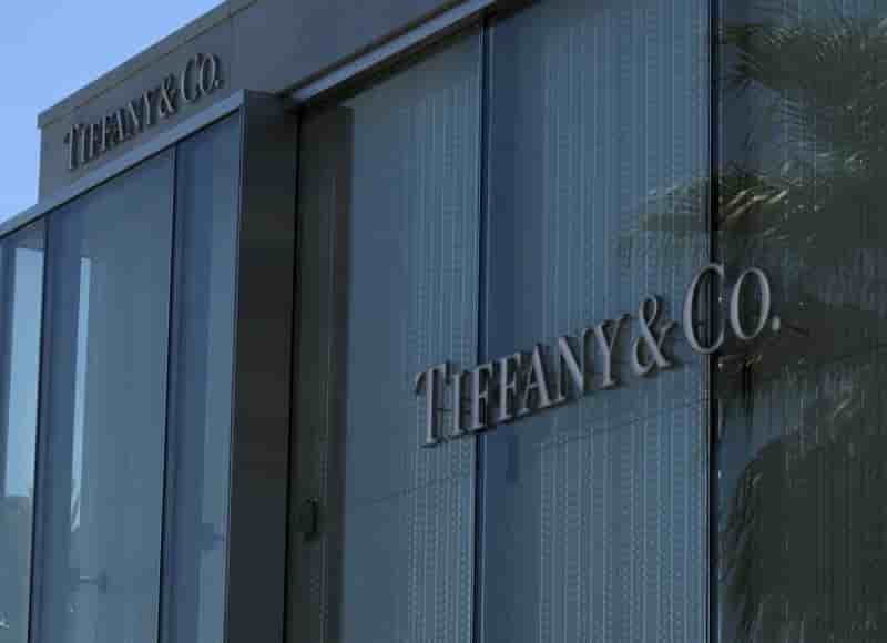 Tiffany depasse les previsions