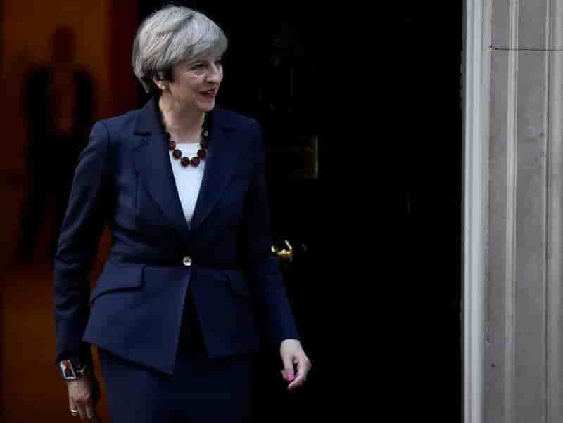 L'avance des conservateurs britanniques passe sous les 20 points