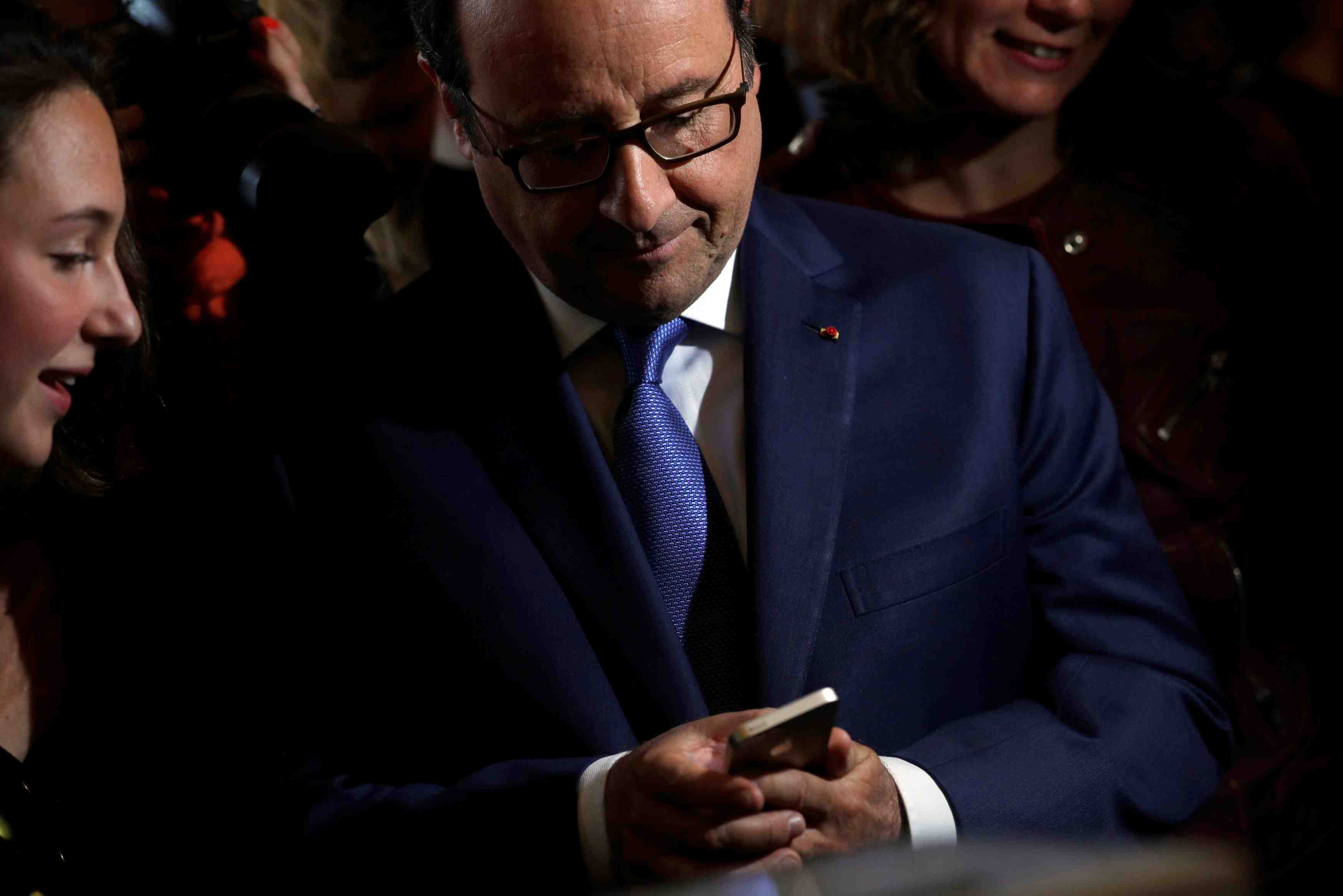 Pour hollande, dimanche, les francais adresseront un message au monde entier