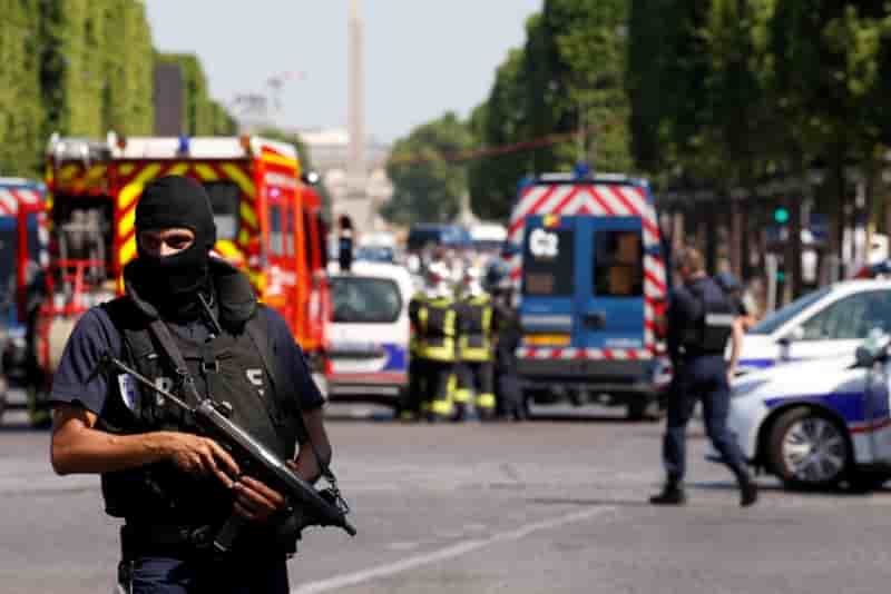 Le parquet antiterroriste saisi apres l'incident des champs-elysees