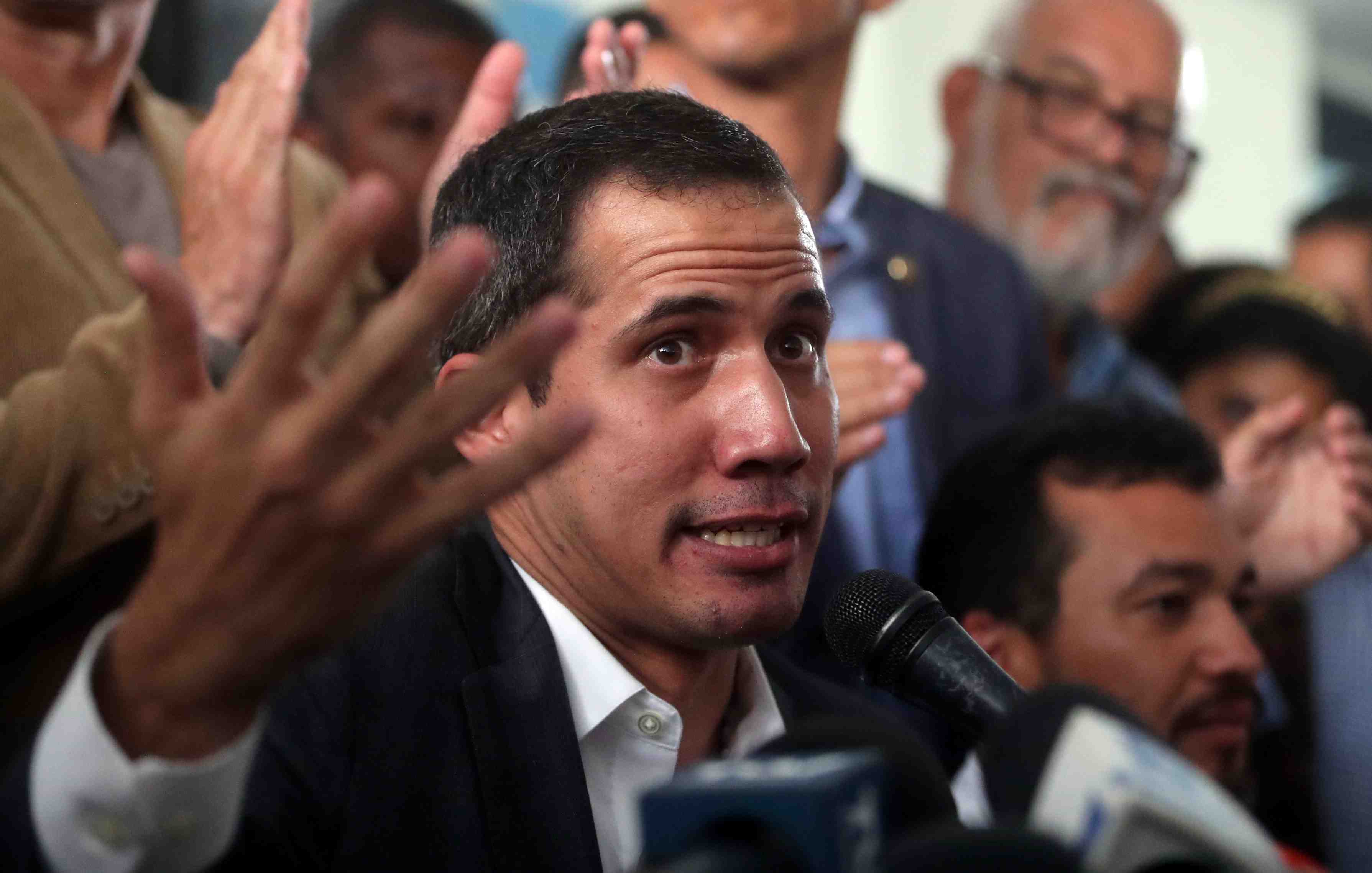 Guaido veut une greve du secteur public pour acculer maduro