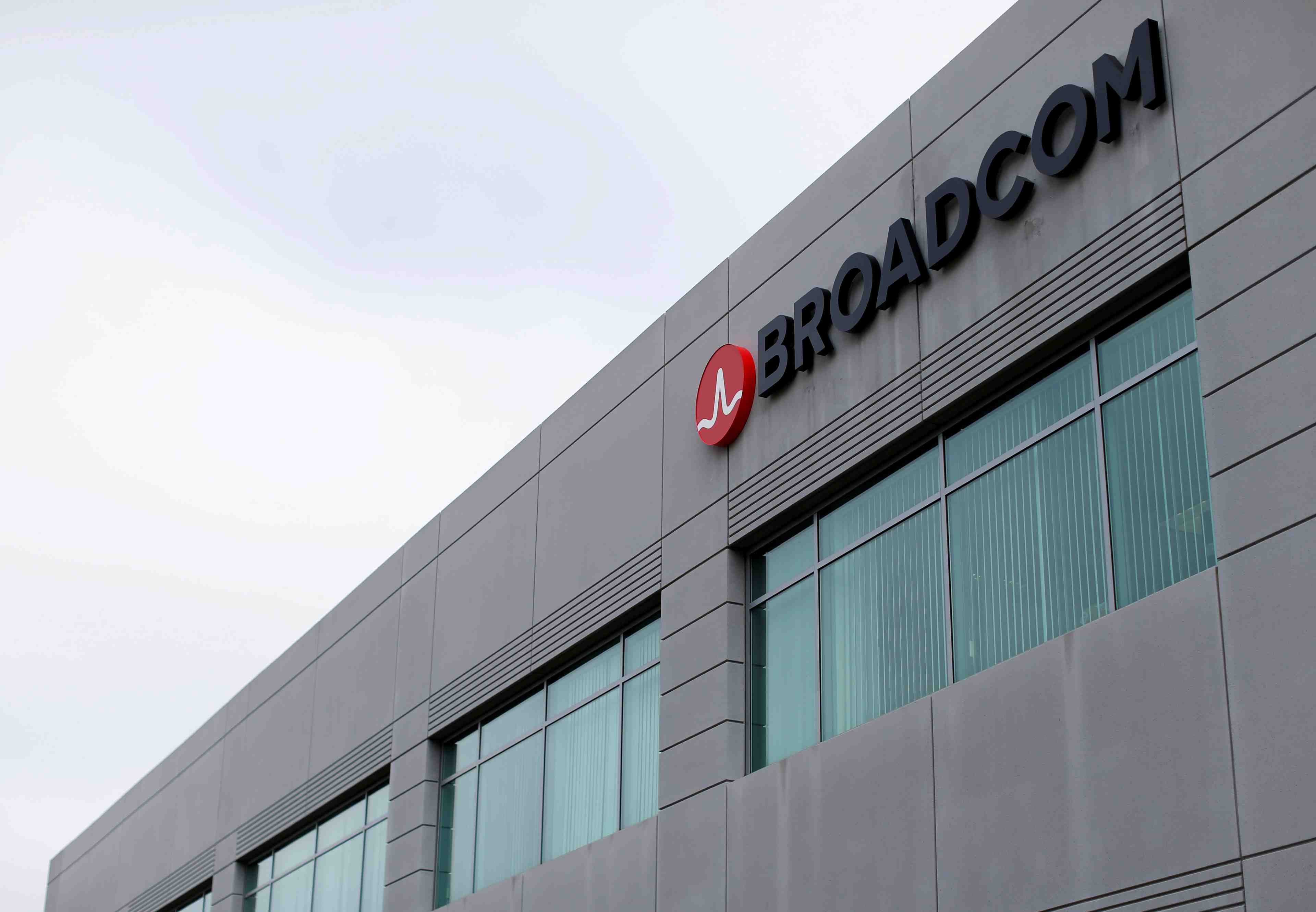 Broadcom avertit sur son chiffre d'affaires, le titre chute