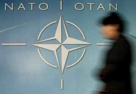 D'apres la turquie, paris suspend sa participation a une mission de l'otan en mediterranee