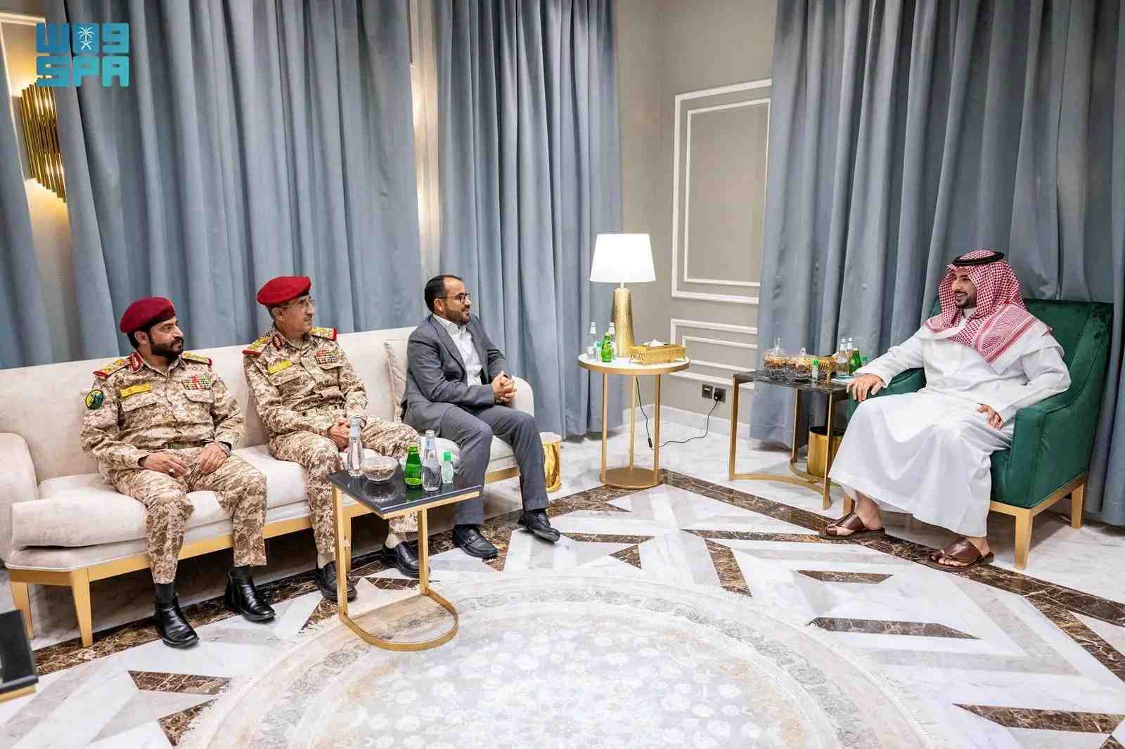 Le ministre saoudien de la defense, le prince khalid ben salmane, rencontre la delegation houthie du yemen a riyad
