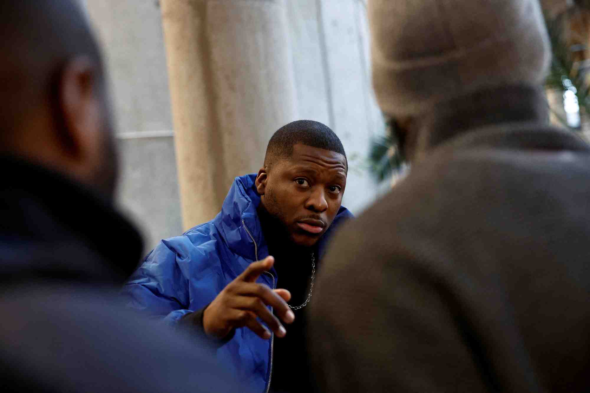 Theodore luhaka, dit "theo", lors du proces de policiers impliques dans son interpellation brutale