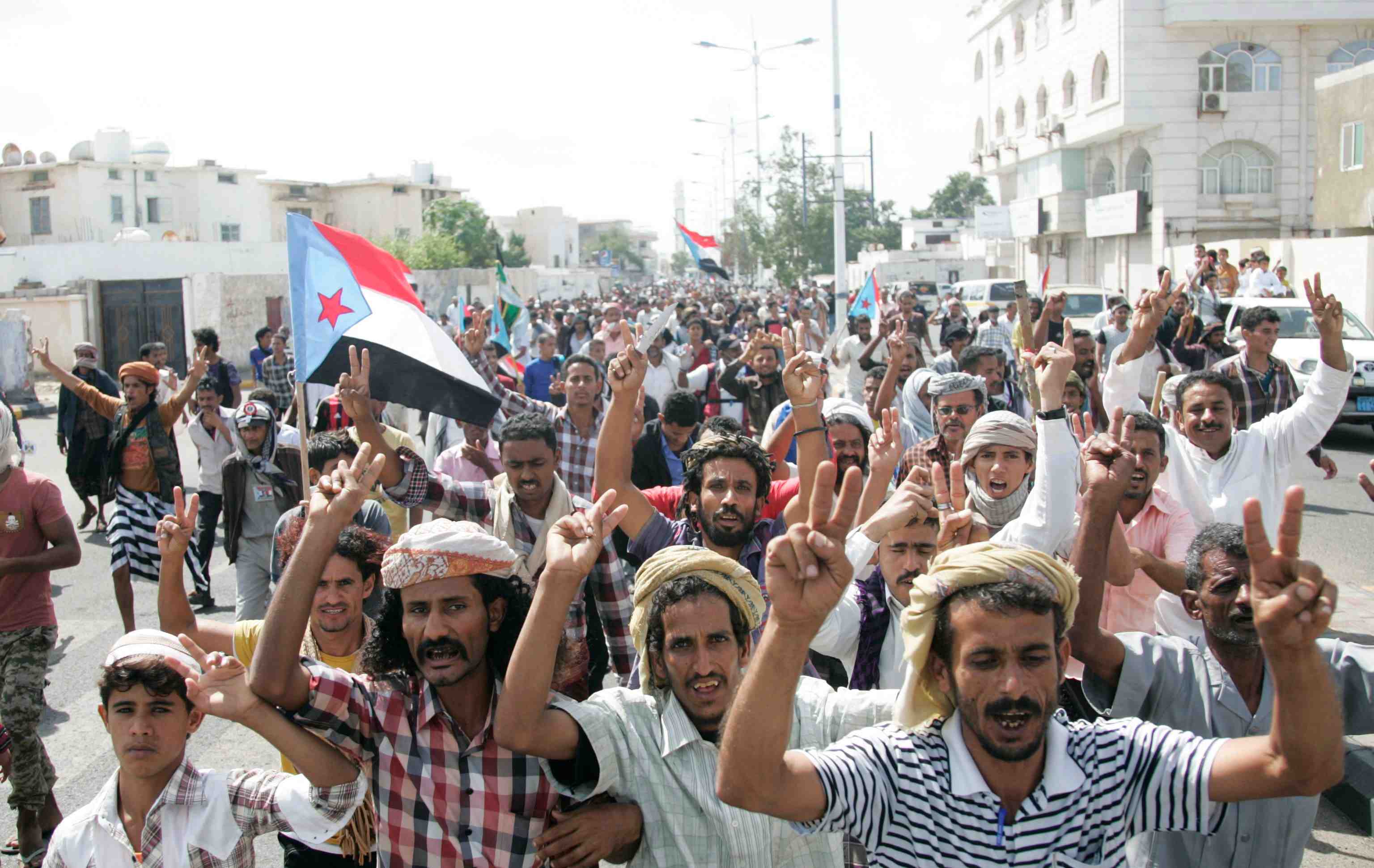 Des milliers de yemenites defilent contre les rebelles houthis