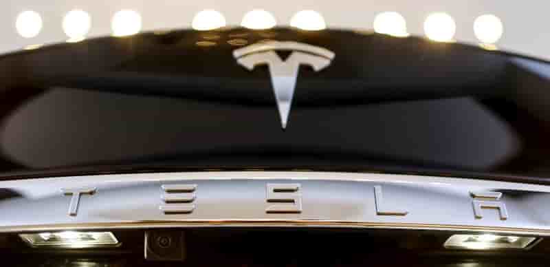 Tesla ne veut pas desactiver son "pilotage automatique"