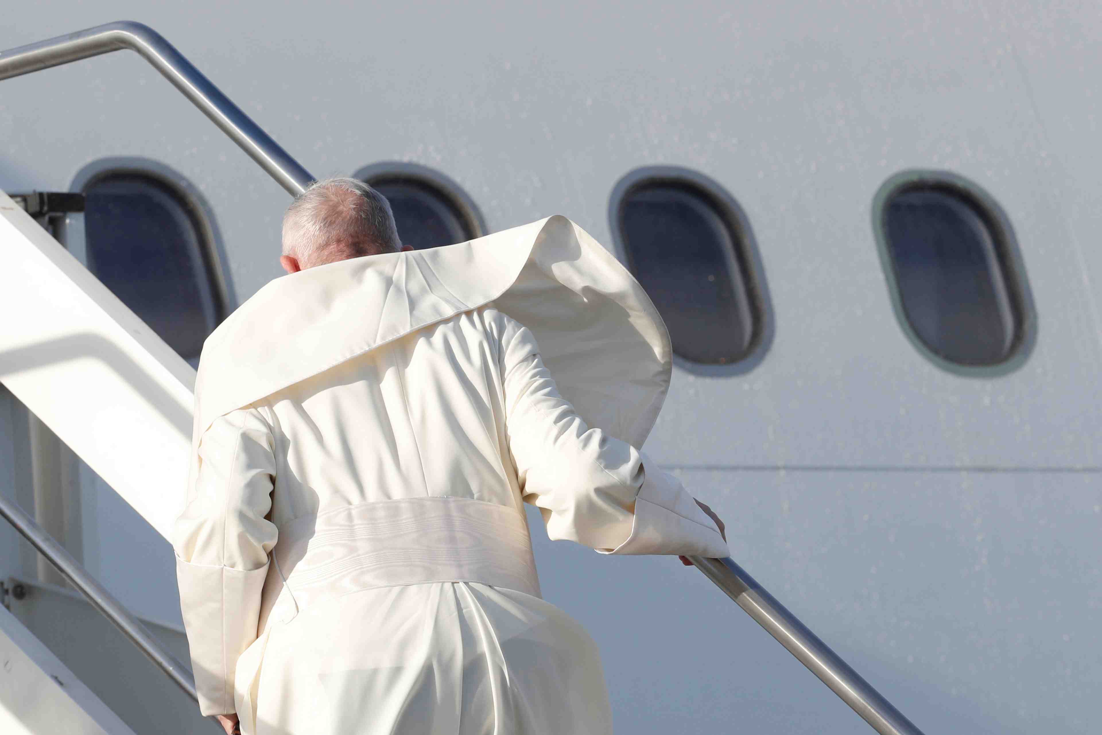 Immigration: "la peur nous rend fous", dit le pape, en route vers le panama