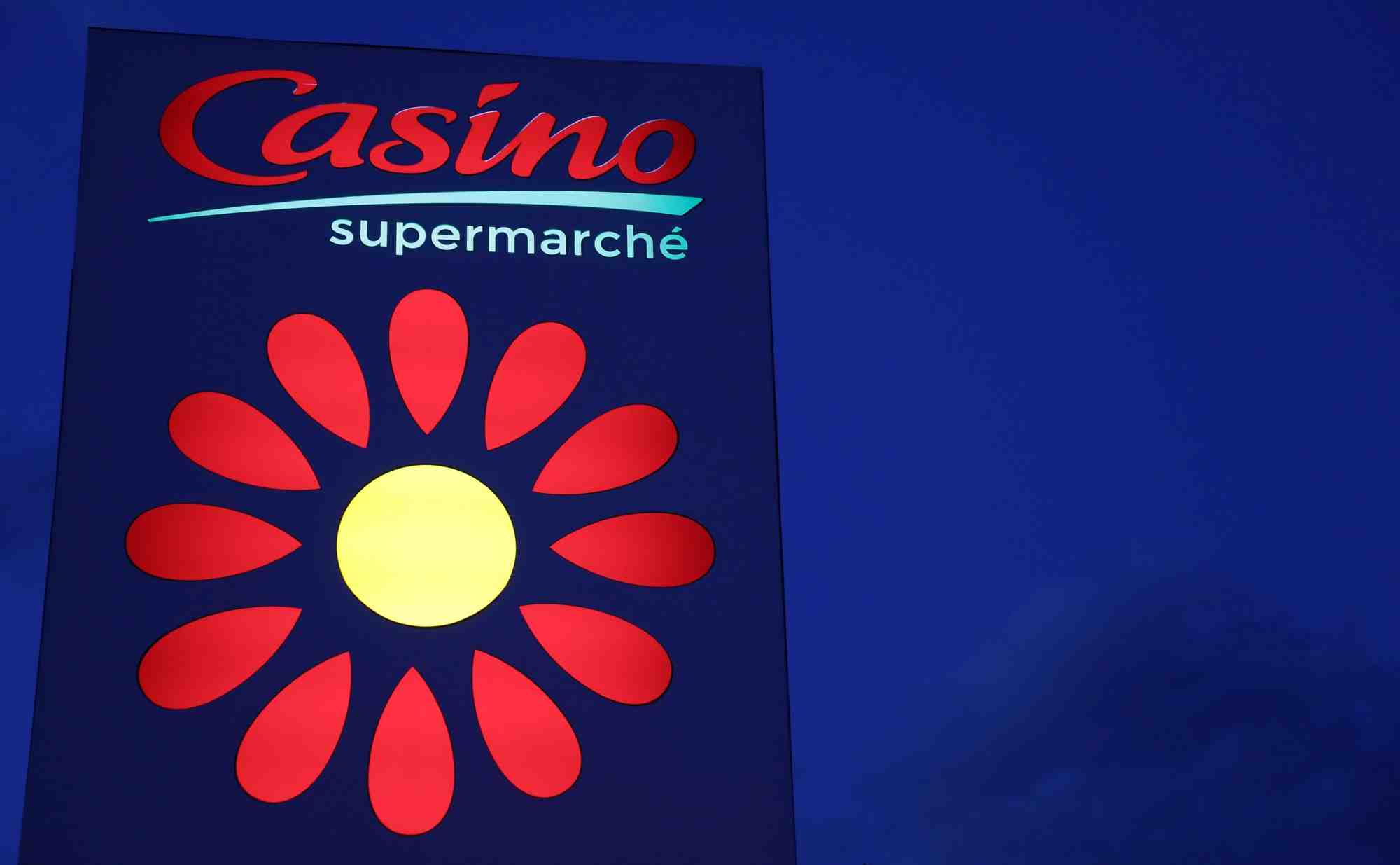 Casino: accord pour la cession d'une majorite dans greenyellow, acceleration des ventes au deuxieme trimestre