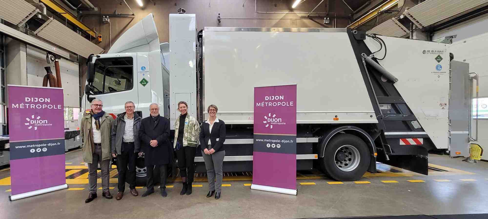 La première benne à ordures ménagères fonctionnant à l'hydrogène de Dijon Métropole, présentée dans les ateliers Dieze, la filiale de Suez en charge de la gestion des déchets à Dijon