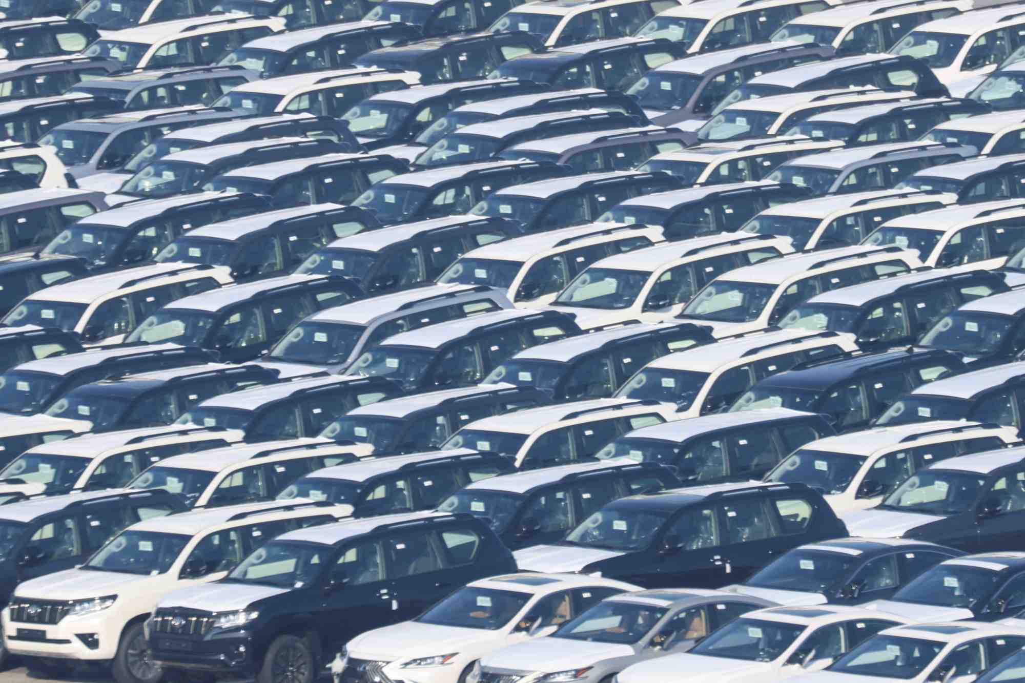 Des voitures neuves destinees a l'exportation, au port belge de zeebrugge