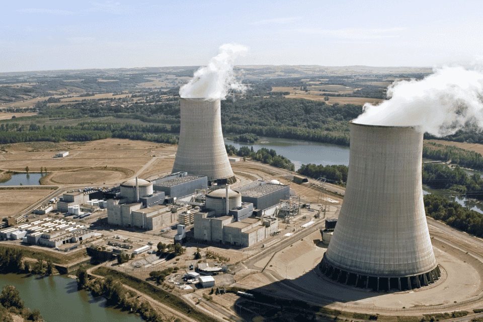 La centrale nucléaire de Golfech, dans le Tarn-et-Garonne, a été dimensionnée pour accueillir quatre réacteurs nucléaires.