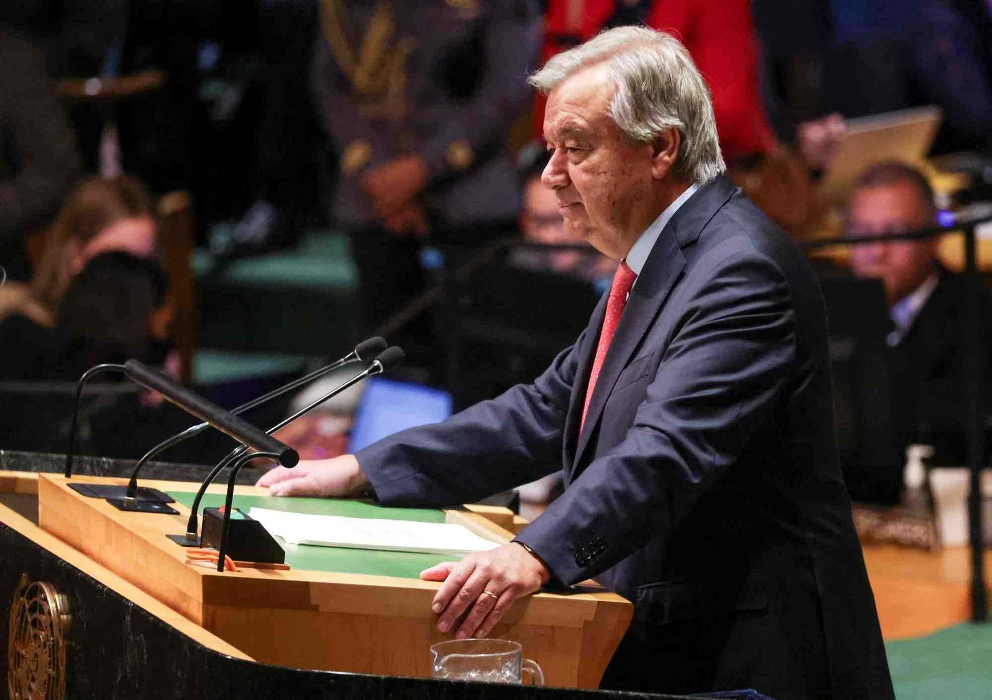 Le secretaire general des nations unies, antonio guterres, s'adresse a la 78e session de l'assemblee generale des nations unies