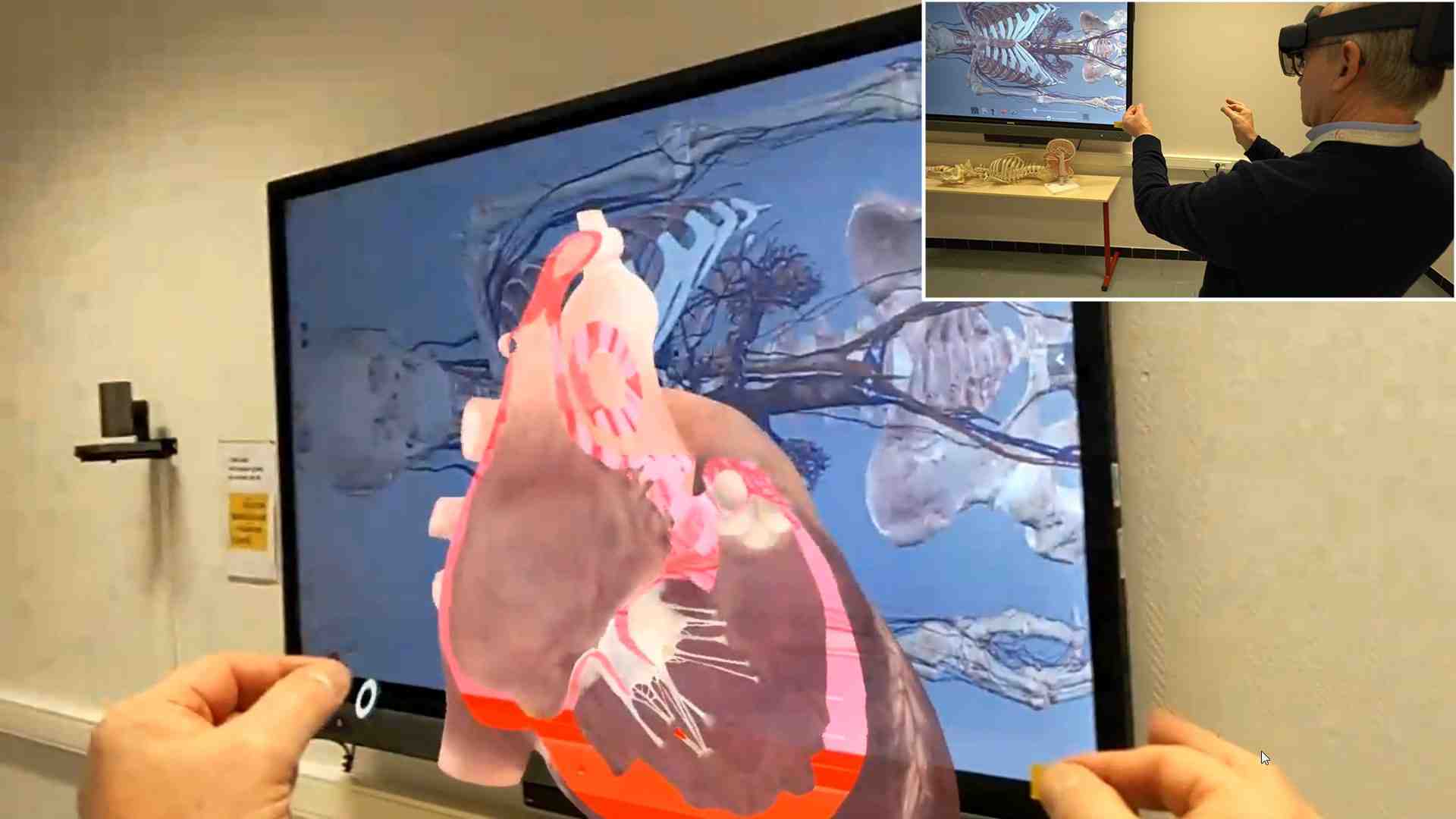 Démonstration de la formation "du coeur au pixel" avec une vue 3D du coeur développée par Da Viking Code en partenariat avec l'Université de Bourgogne et la Région.