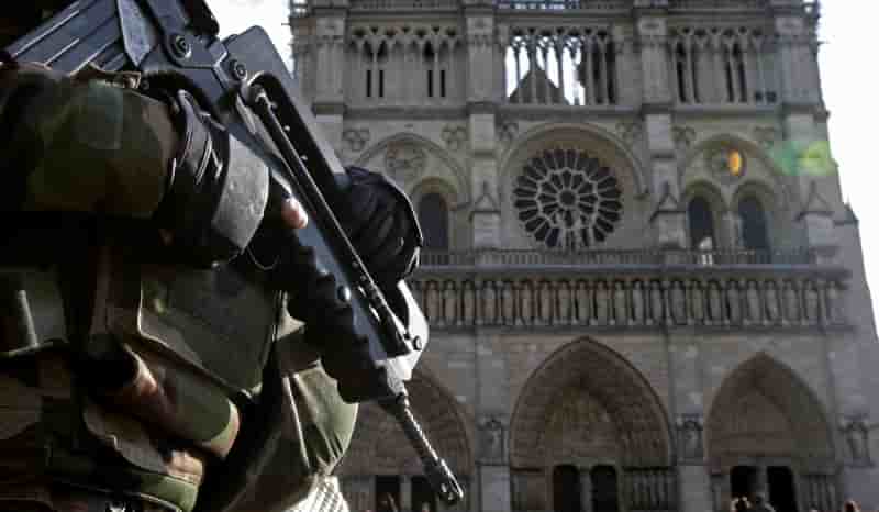 Les autorites envisageraient de prolonger l'etat d'urgence en france
