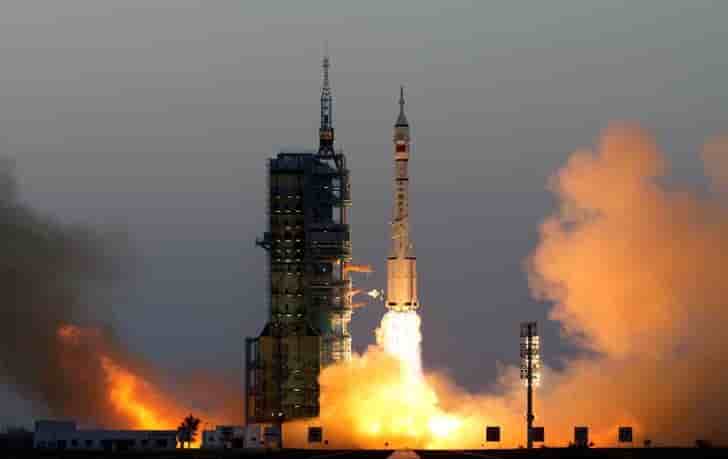 La chine lance sa plus longue mission spatiale habitee