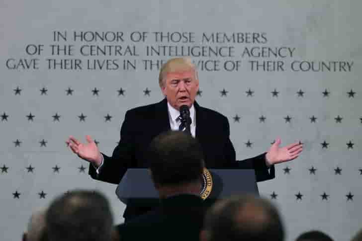 Trump tresse des lauriers a la cia