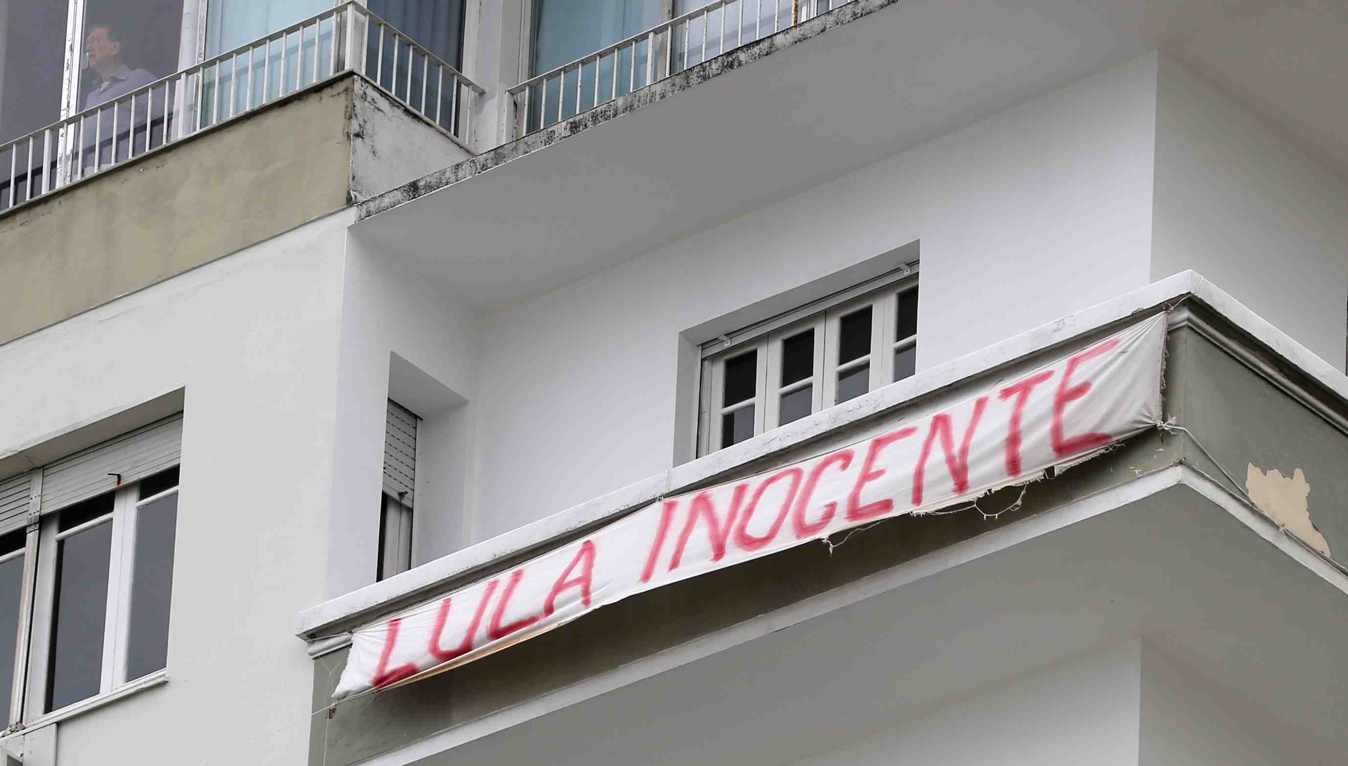 Bresil: lula creuse l'ecart dans les intentions de vote