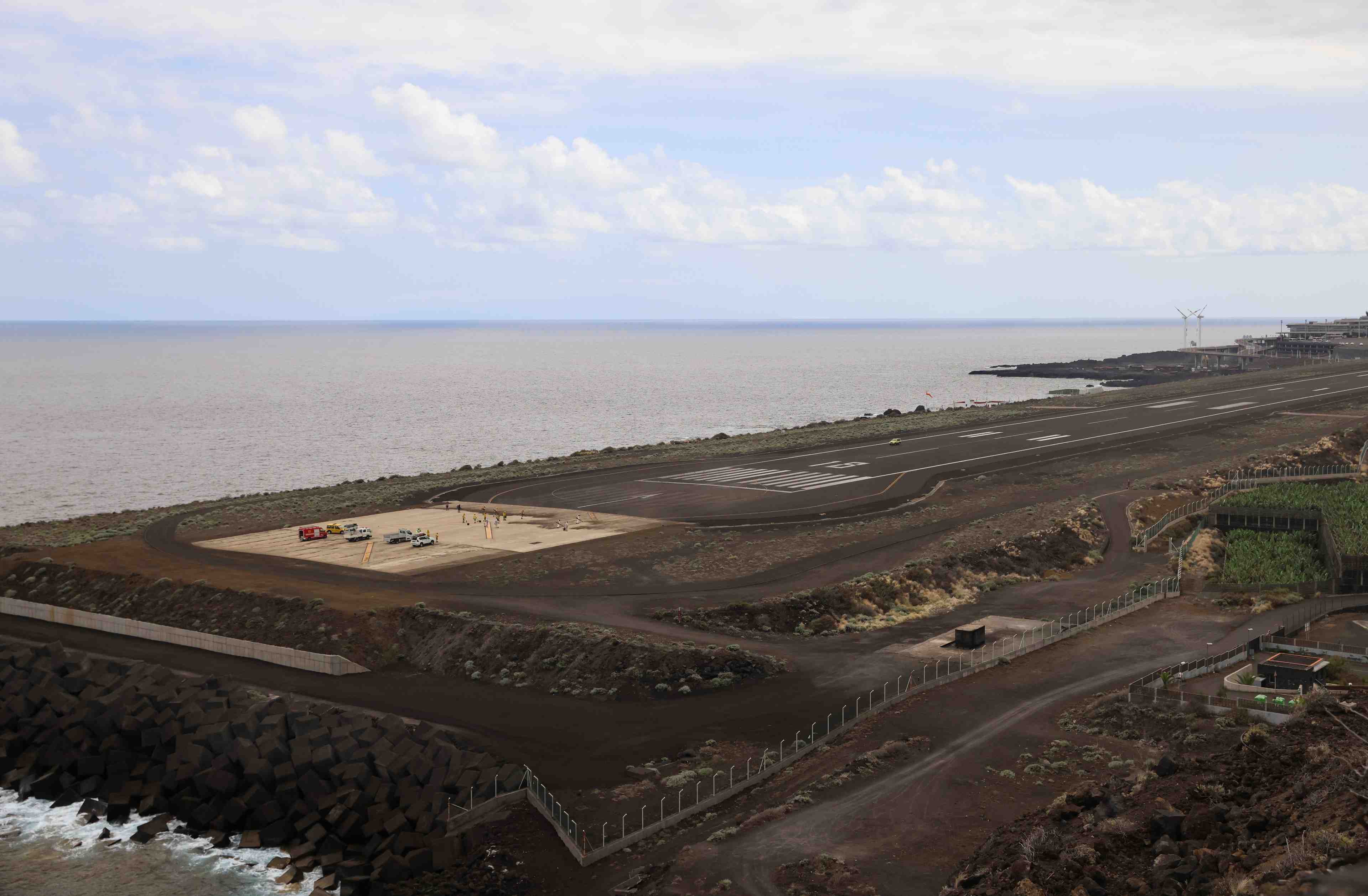 L'aeroport de la palma a rouvert, les vols encore annules a cause du volcan