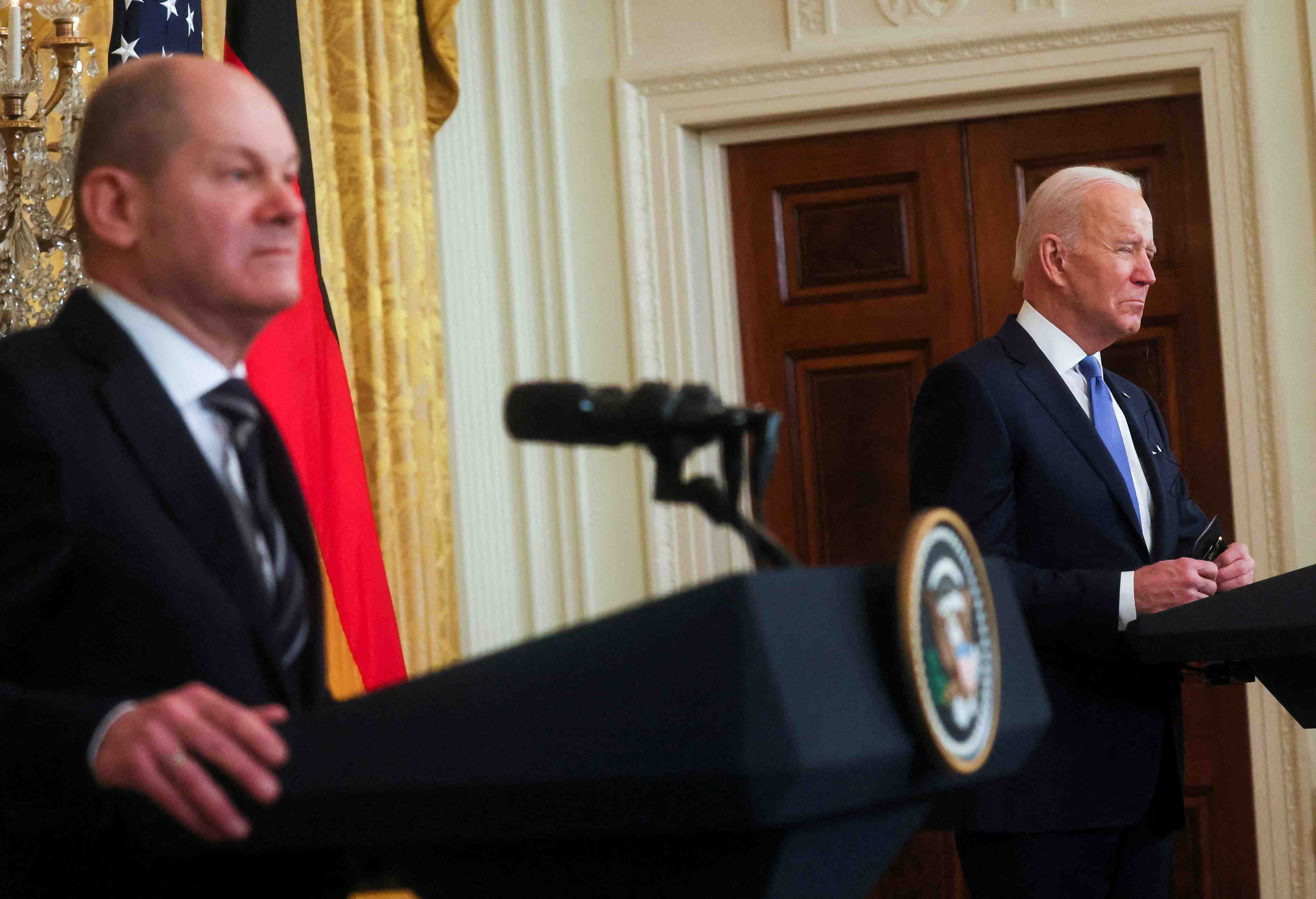 Ukraine: scholz et biden qualifient la situation d'"extremement grave"