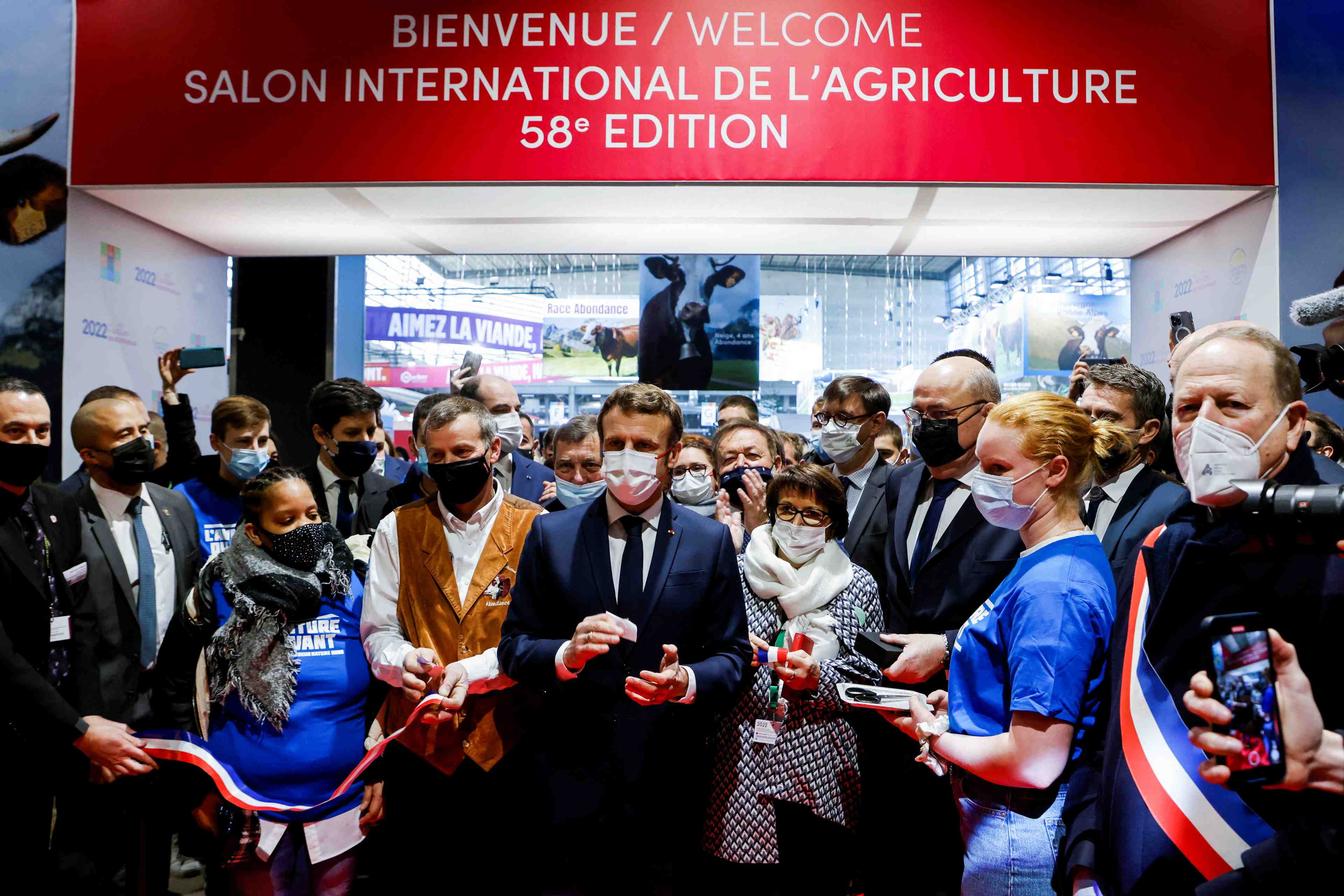 Ukraine: la "guerre durera" et aura des consequences sur le secteur agricole francais, selon macron