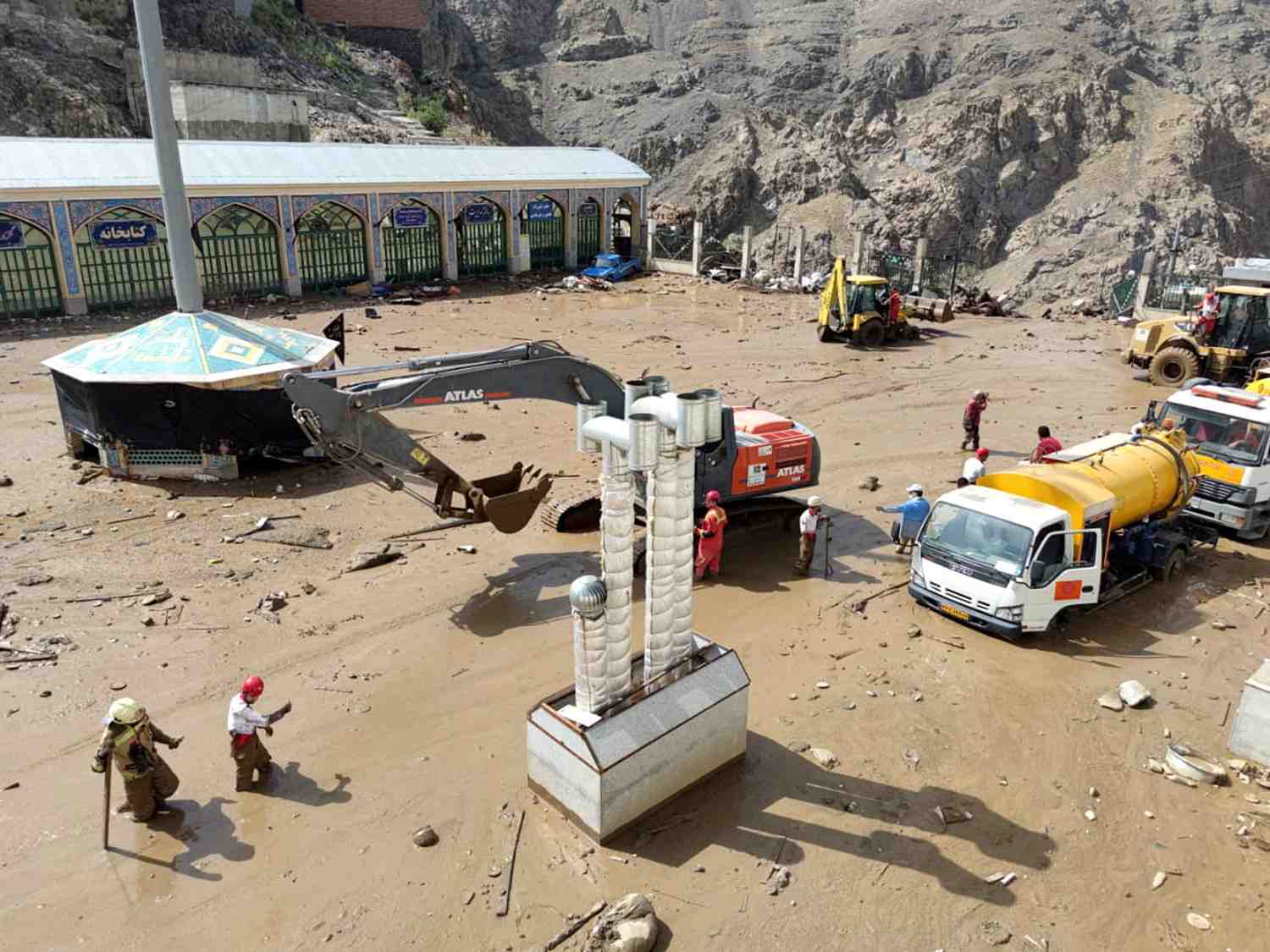 Au moins 53 morts apres des inondations en iran