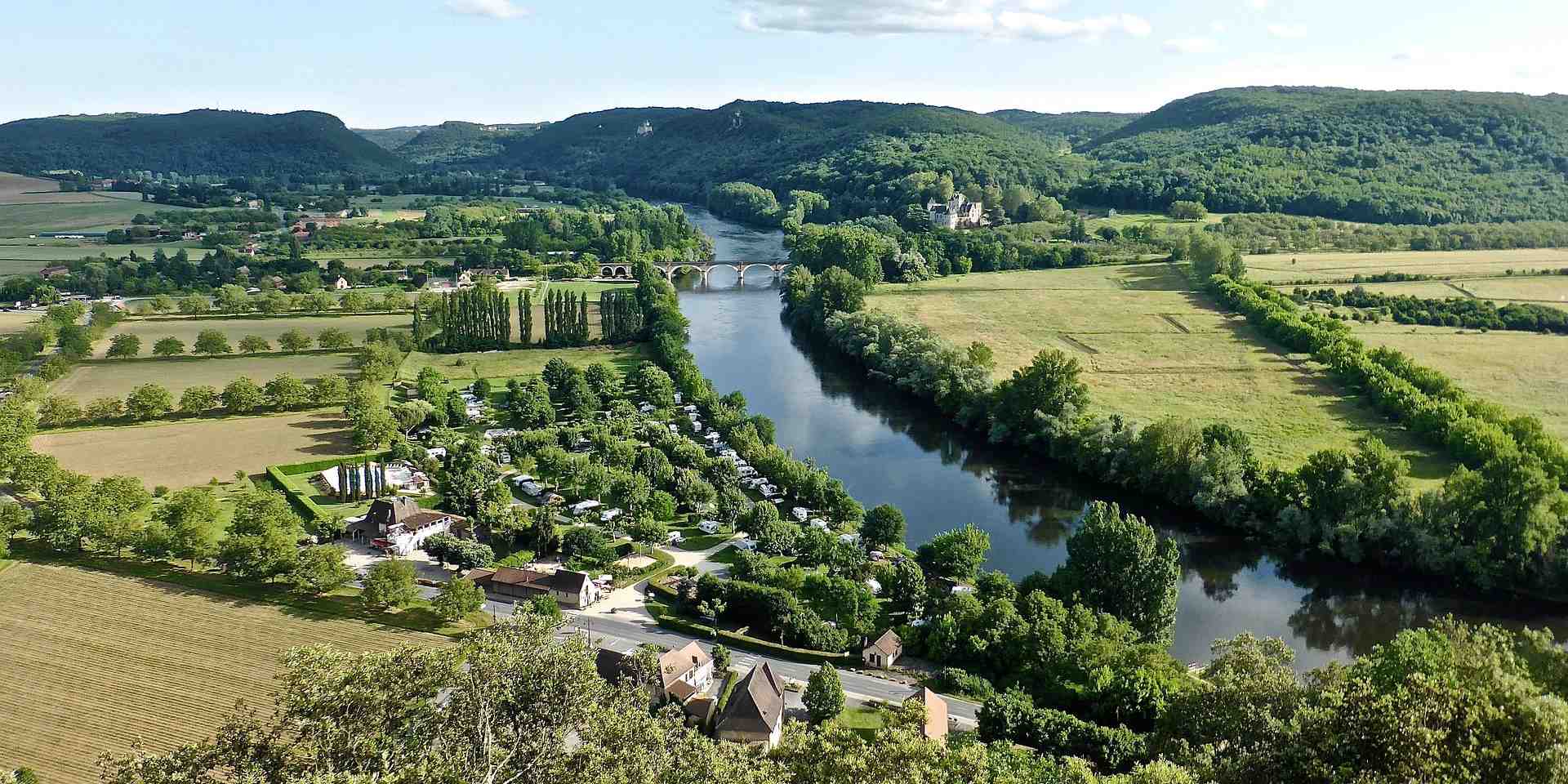 Qualité de vie, immobilier, système de santé, liaison aérienne : l'appétit des Britanniques pour la Dordogne ne se dément pas cinq ans après le Brexit.