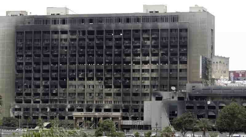 Demolition du siege de l'ancien parti de moubarak au caire
