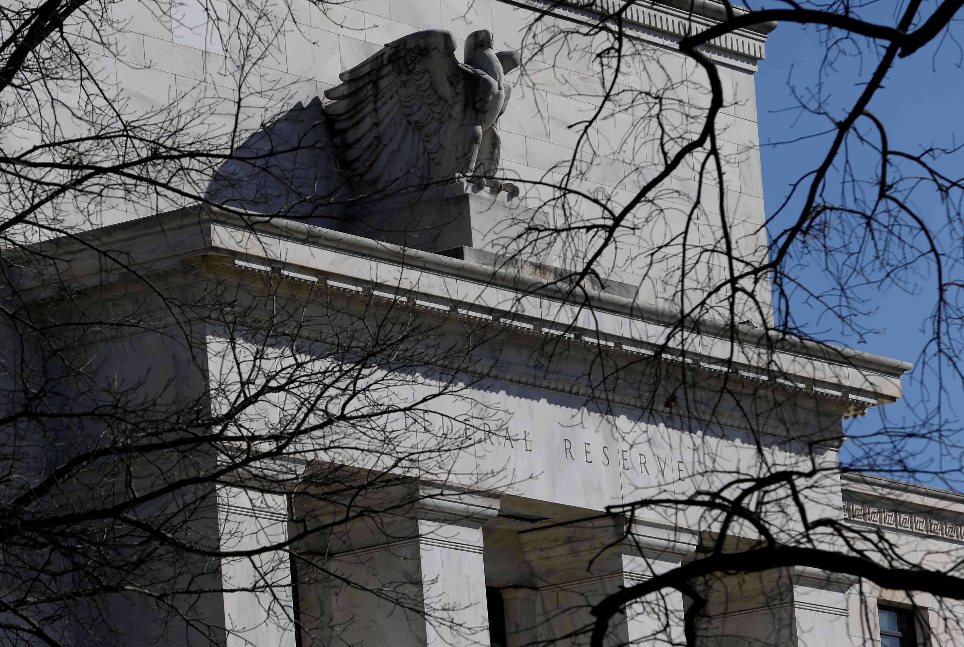 La fed limite les dividendes des grandes banques