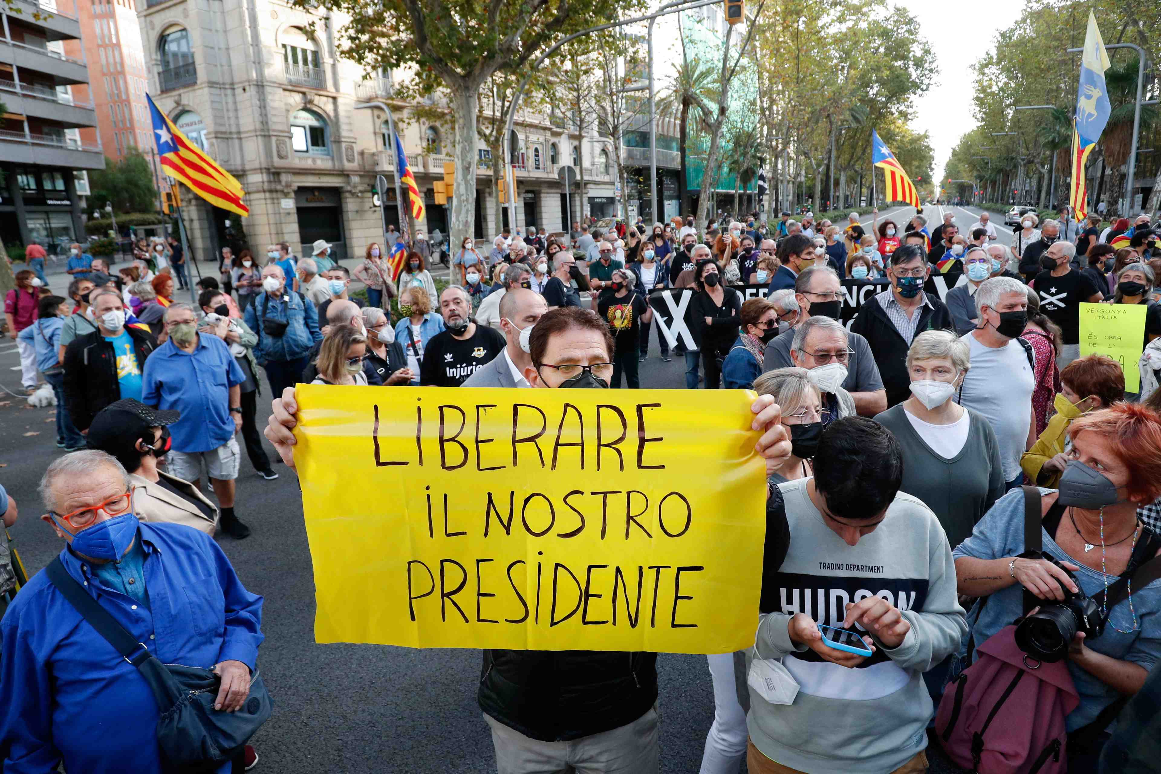 L'ex-dirigeant catalan carles puigdemont arrete en italie