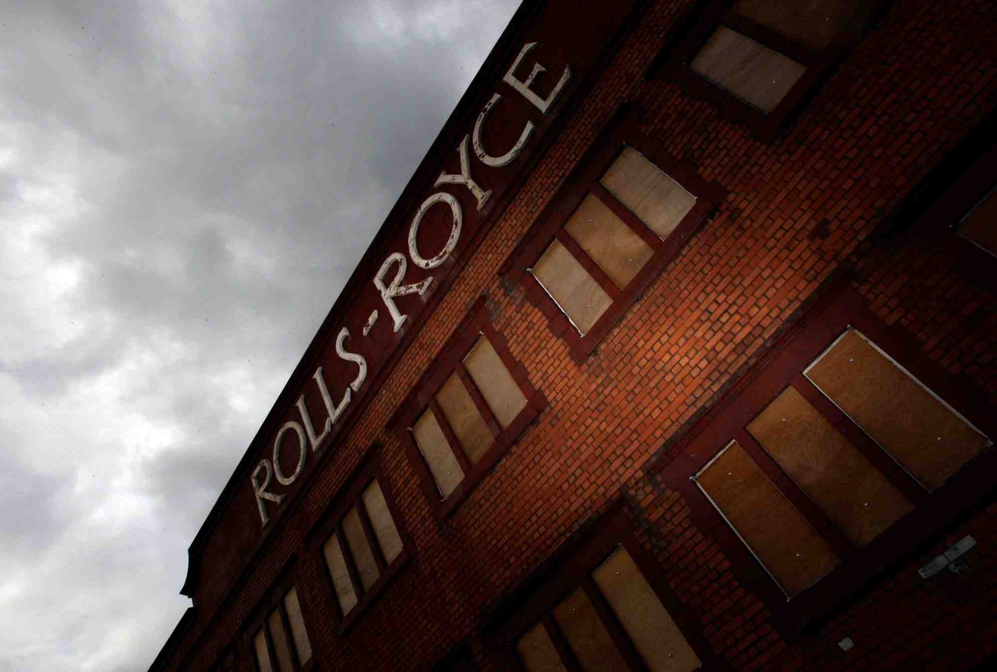 Un batiment rolls royce ferme a derby, dans le centre de l'angleterre
