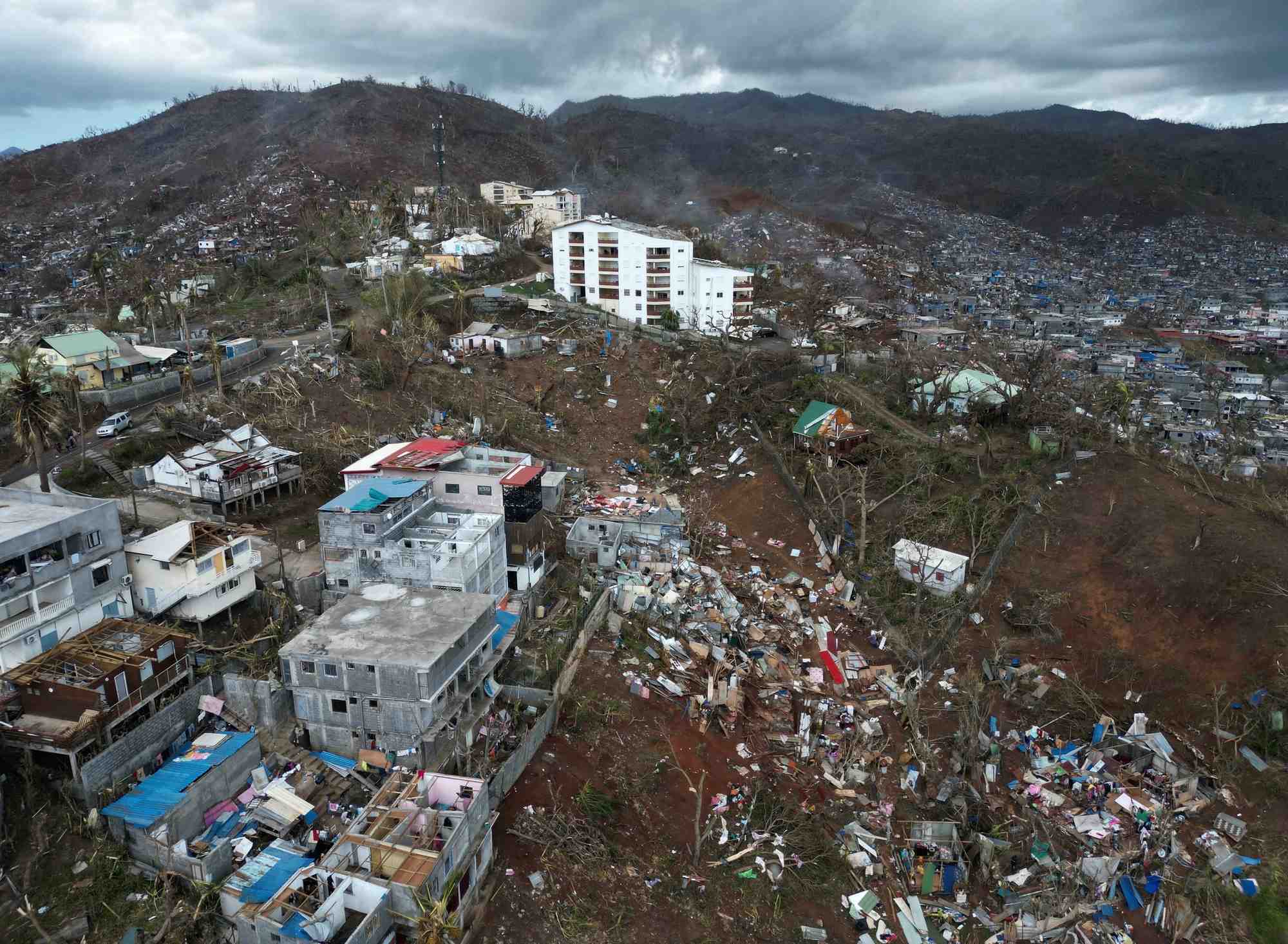 Mayotte est encore ravagée après le passage de Chido,  le plus dévastateur connu par le petit archipel français en 90 ans.