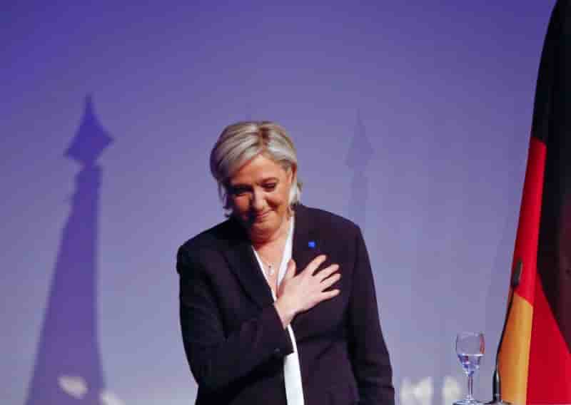 En allemagne, marine le pen predit un "reveil" en europe