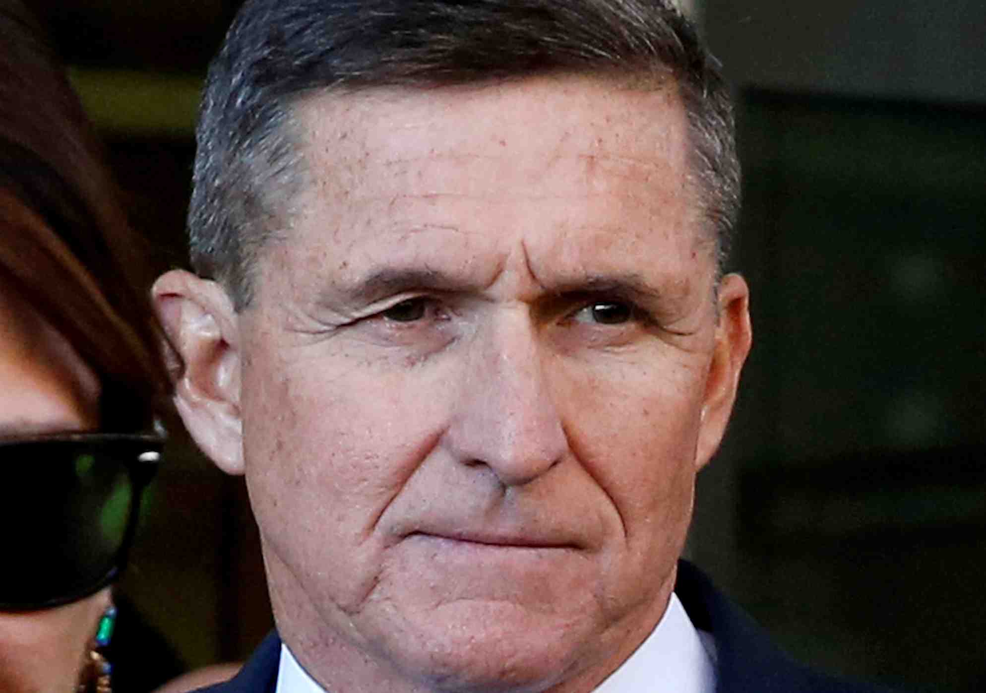 Le departement de la justice demande l'abandon des charges contre flynn, ex-conseiller de trump