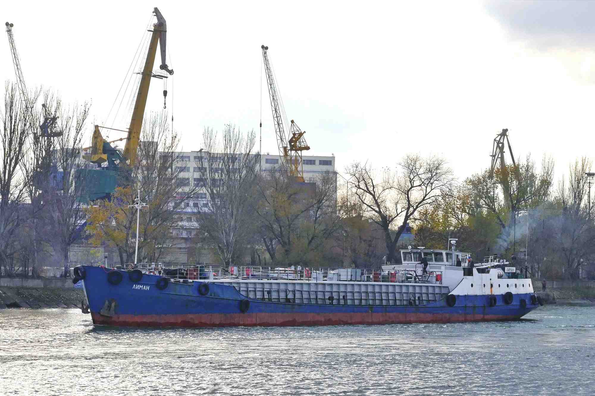 Le naufrage d'un petrolier au large de la tunisie fait craindre une catastrophe ecologique
