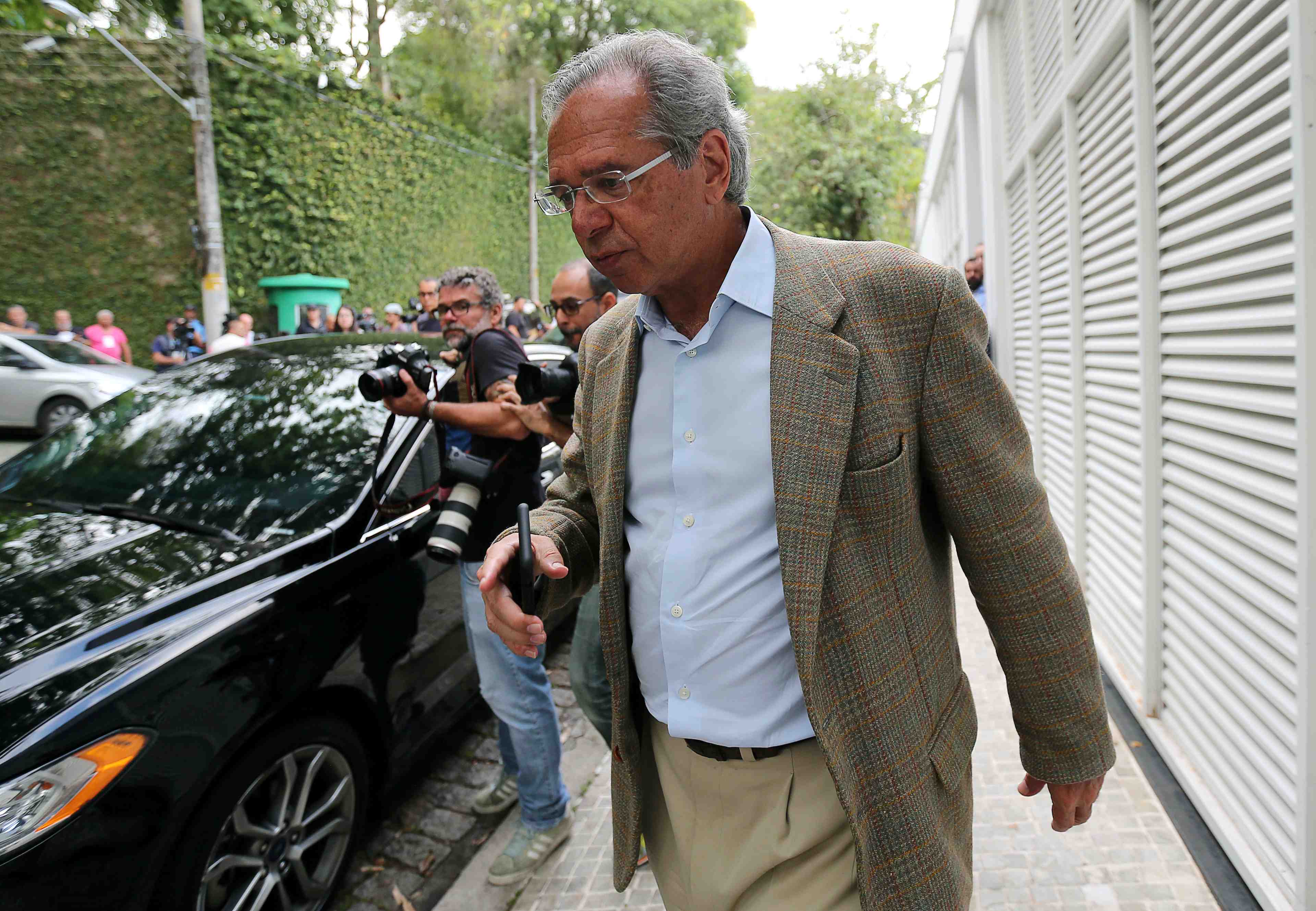 Bresil: le conseiller de bolsonaro prone une reforme urgente des retraites
