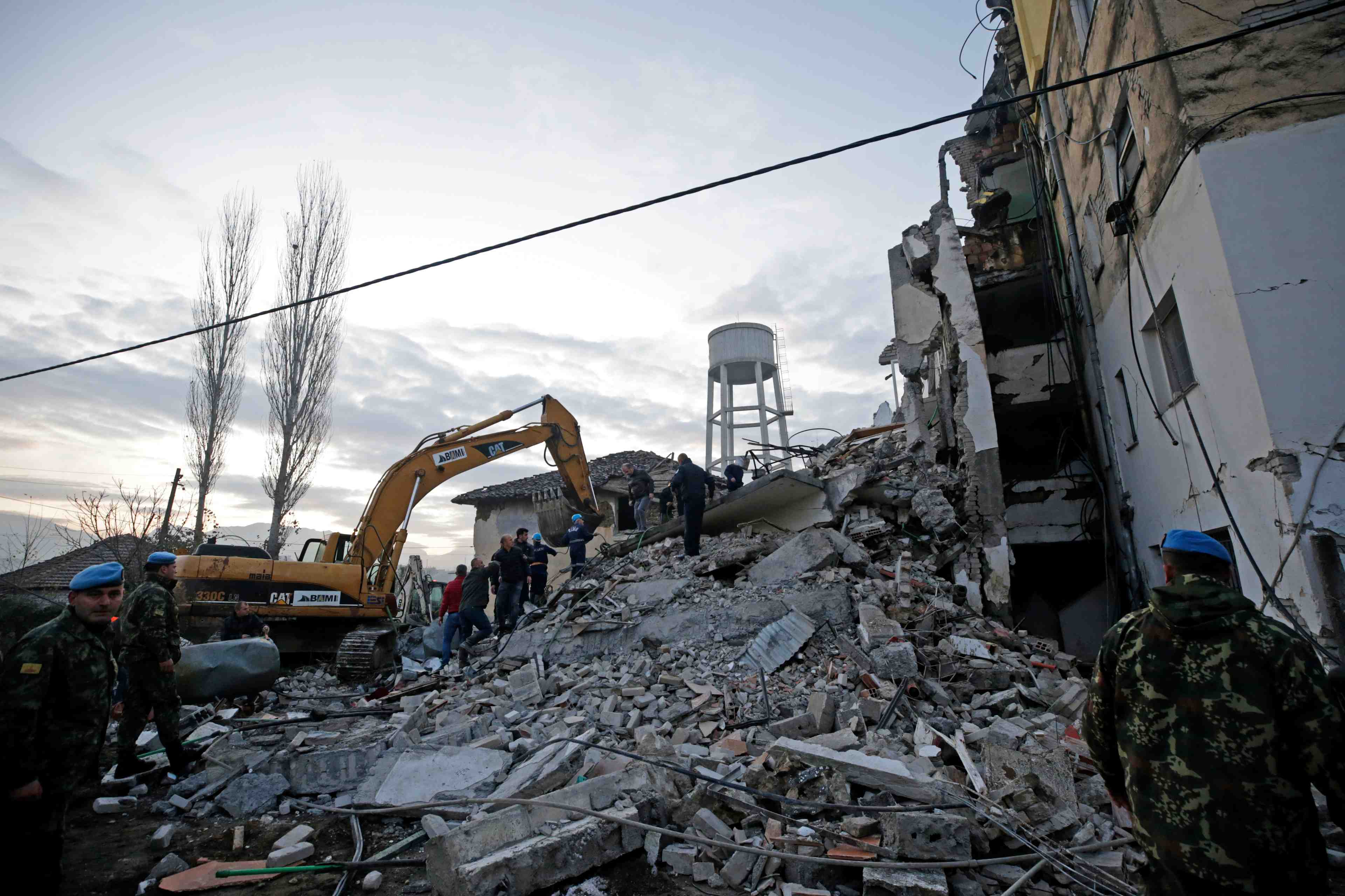 Un seisme de magnitude 6,4 secoue l'albanie, un mort