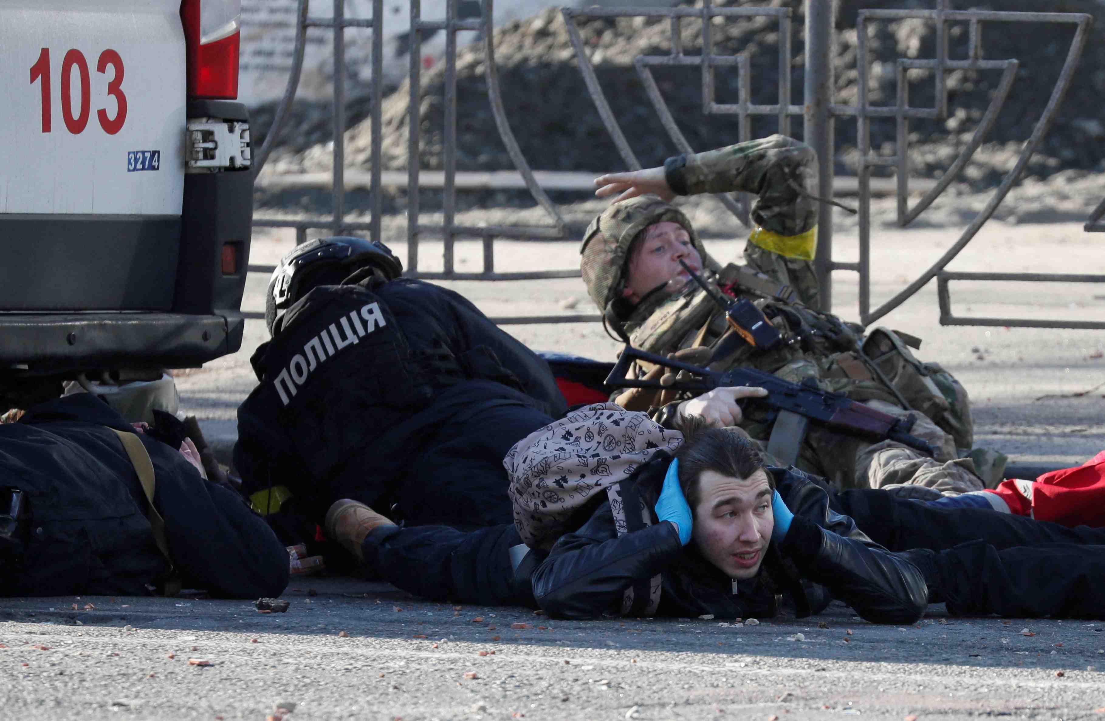 Moscou dit envisager un dialogue alors que kiev est sous assaut