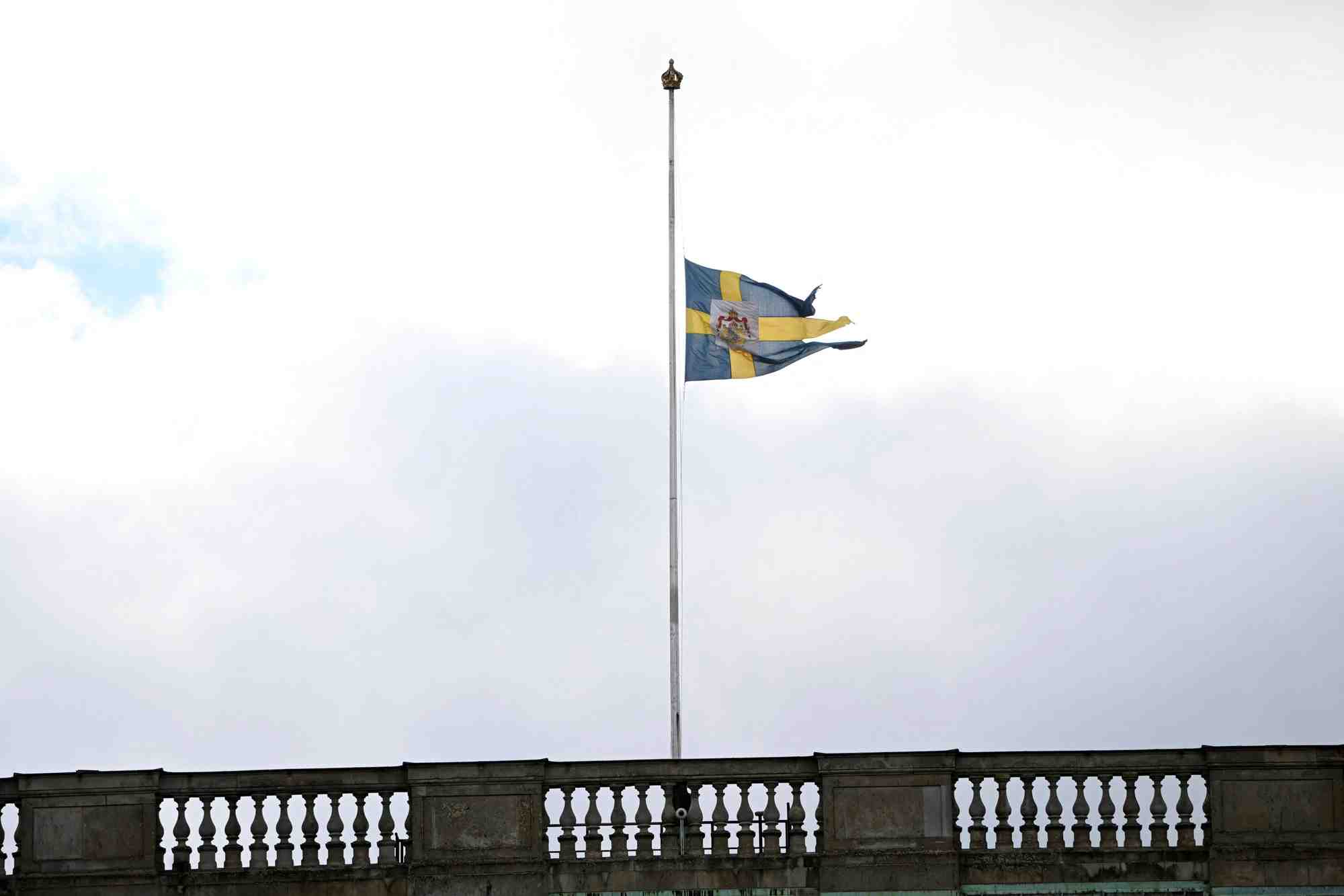 Le drapeau suedois au palais royal de stockholm