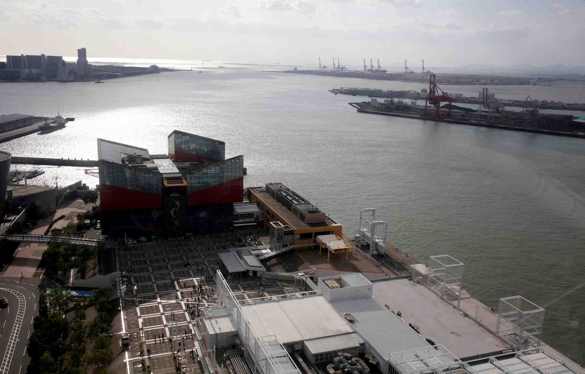 Photo d'archives: des usines dans le port d'osaka