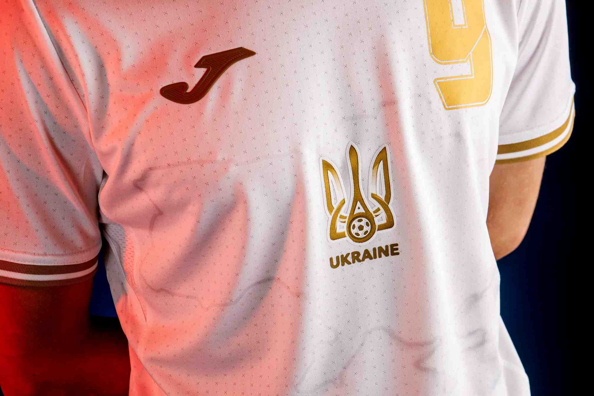 Football: le nouveau maillot de l'ukraine provoque la colere de moscou