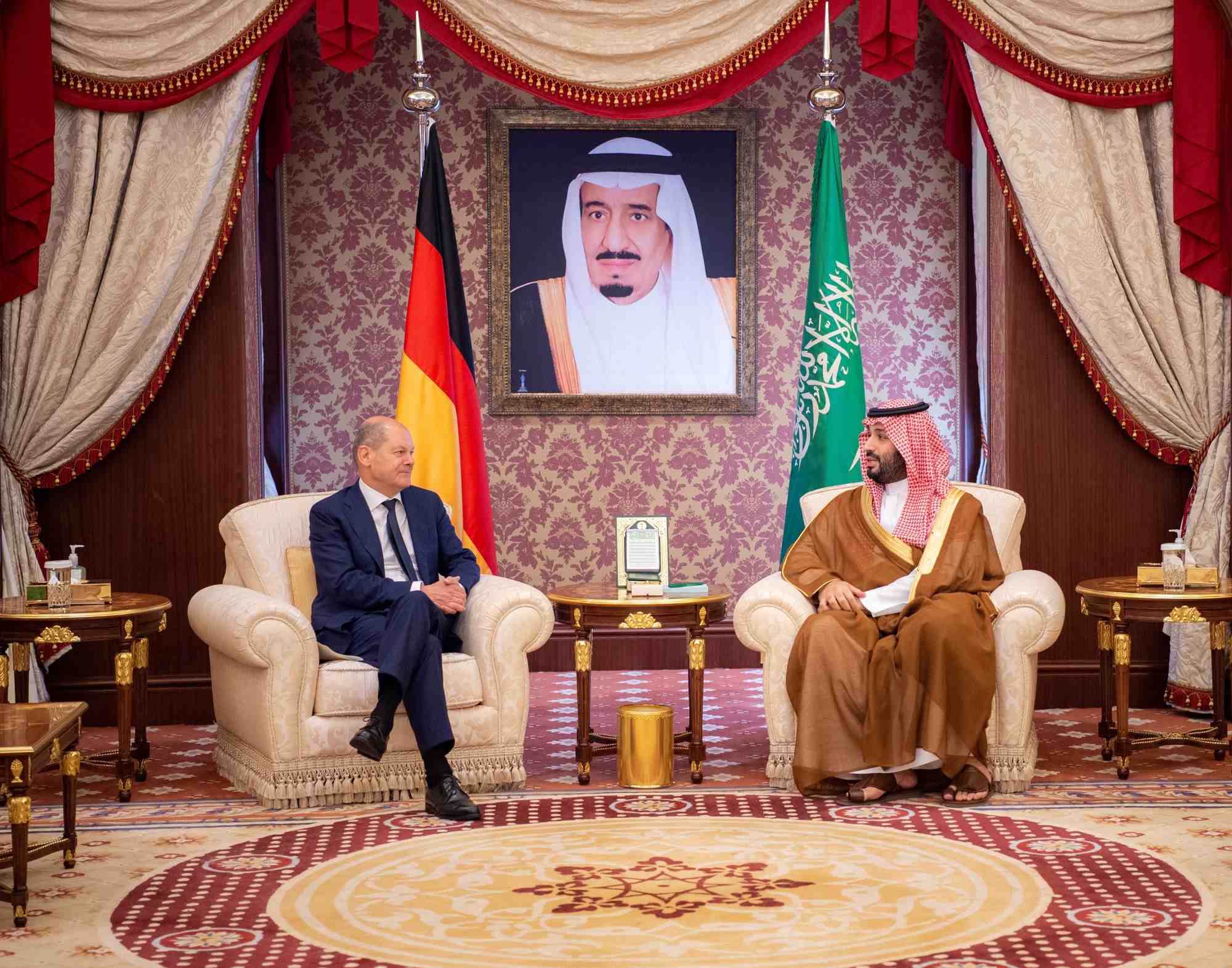 Le prince heritier saoudien mohammed bin salman rencontre le chancelier allemand olaf scholz a jeddah