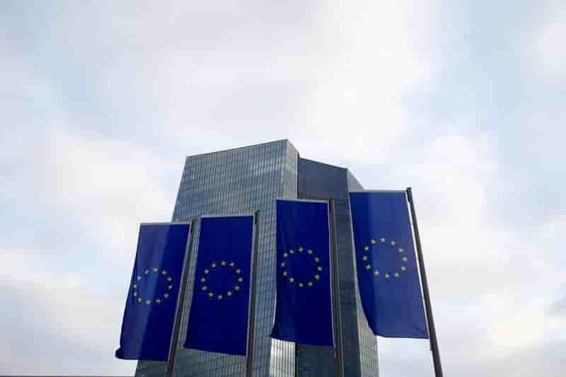 La zone euro a encore besoin du soutien de la bce, juge draghi