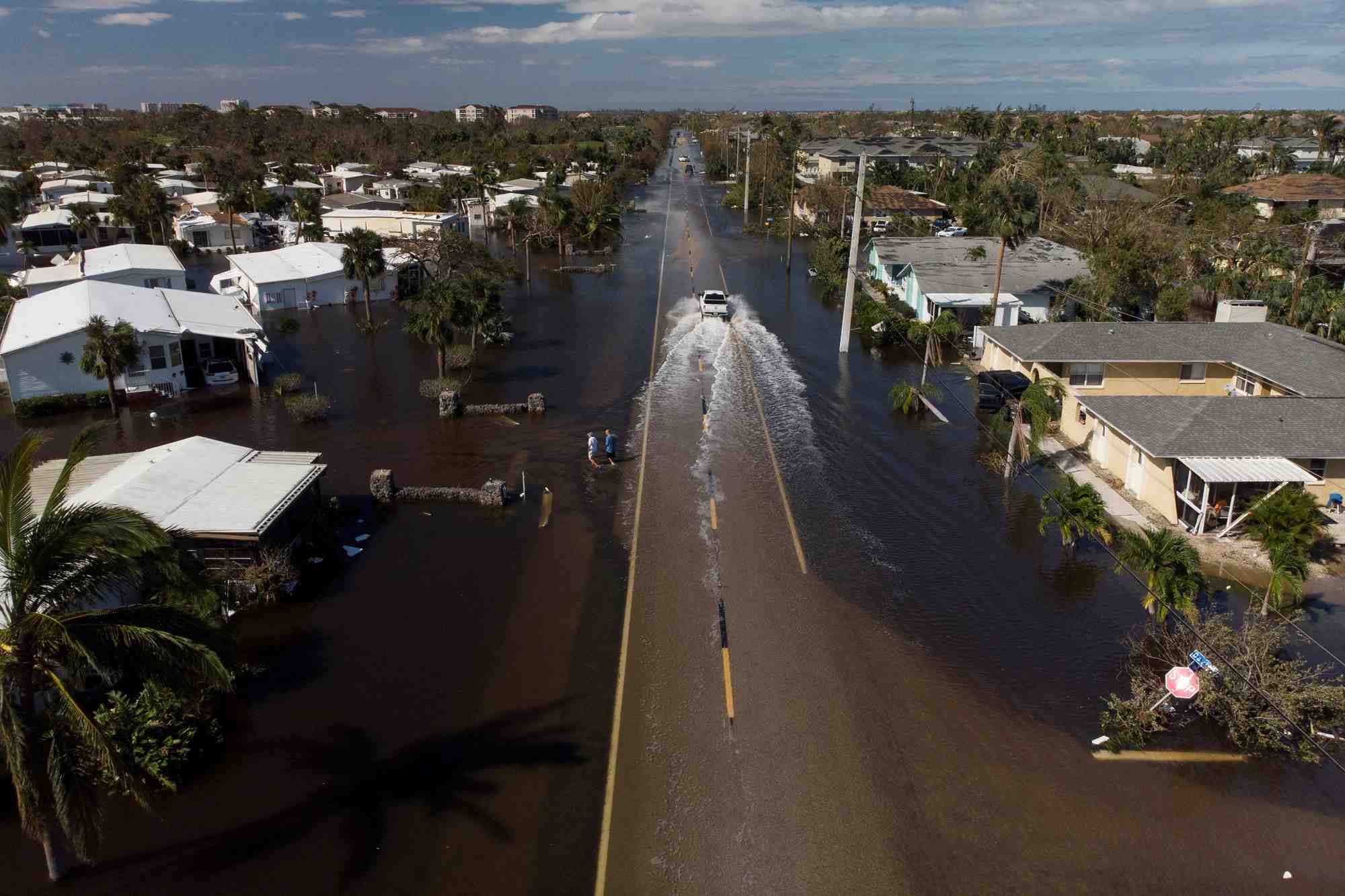Vue sur les degats causes par l'ouragan ian dans le sud-ouest de la floride