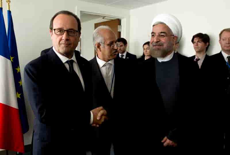 Hollande demande à Rohani des mesures concrètes sur le nucléaire