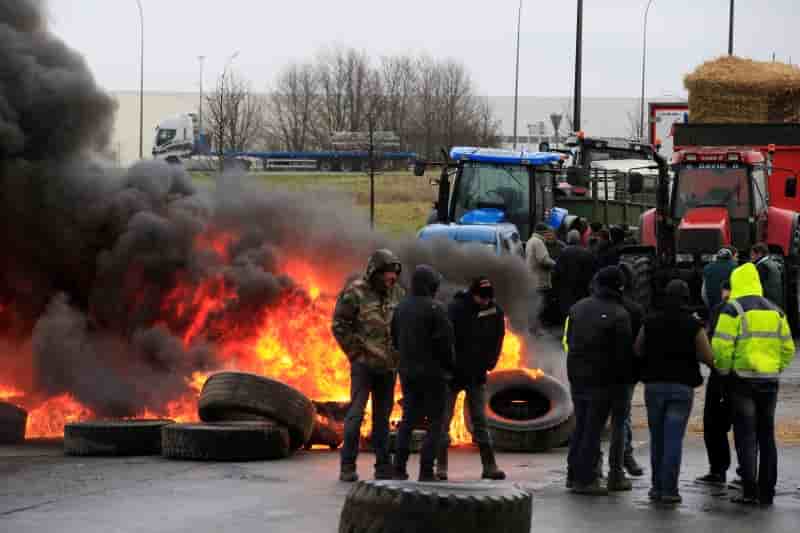Les agriculteurs poursuivent leurs actions