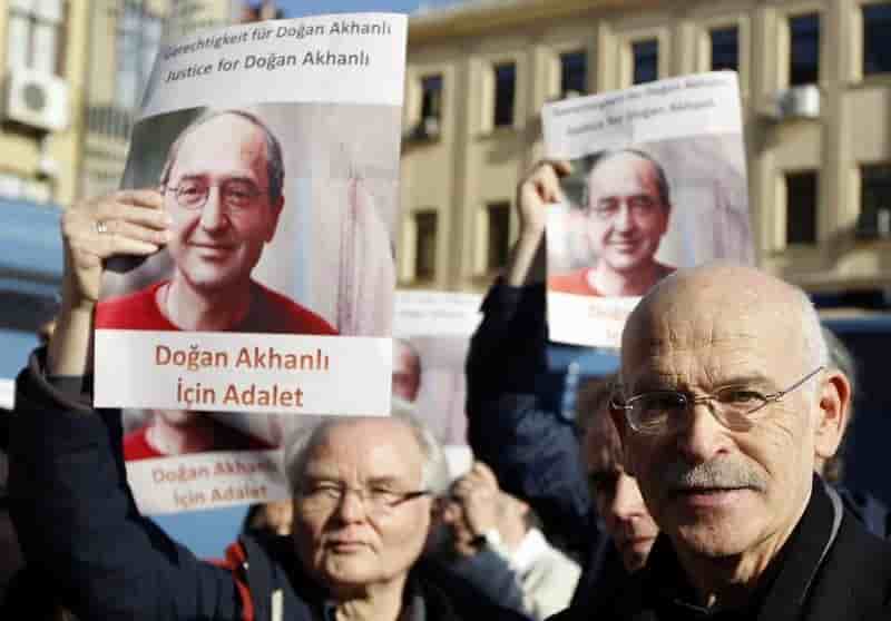 Un ecrivain allemand critique d'erdogan arrete en espagne