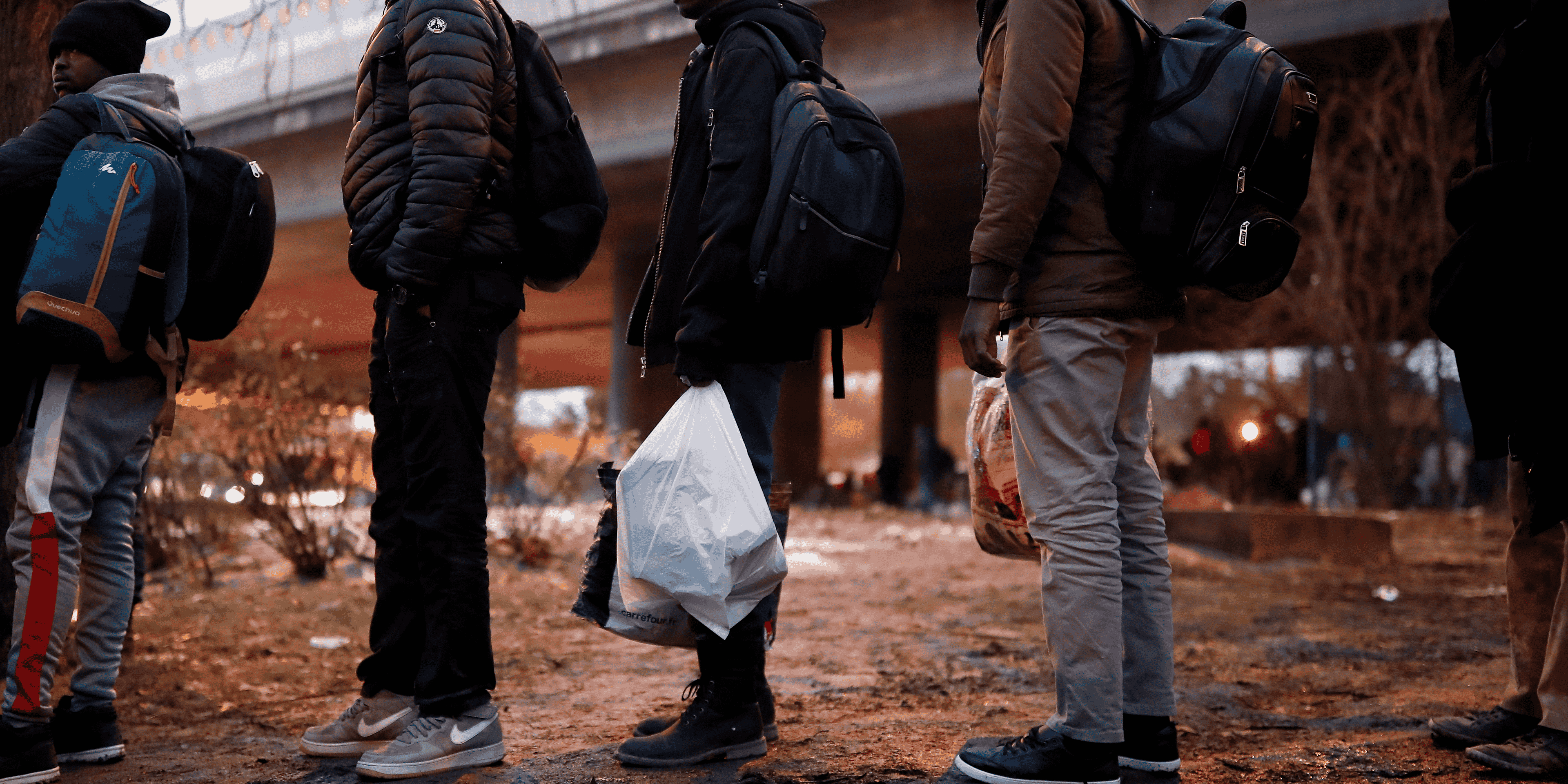 migrants, réfugiés, Porte de la Chapelle, campement de fortune, dénuement, pauvreté, misère, exclusion,
