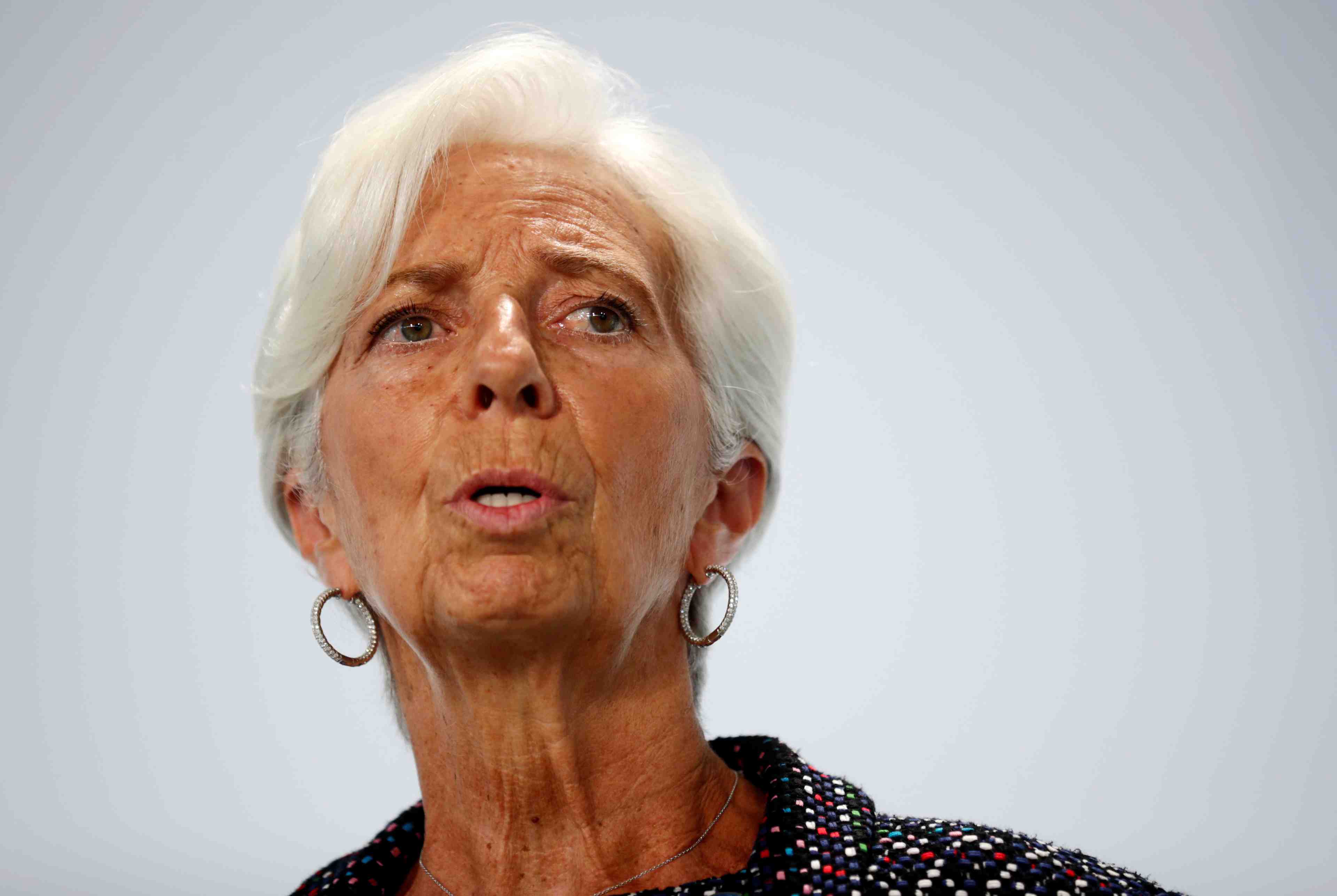 Lagarde: l'incertitude sur la reprise necessite une attention particuliere