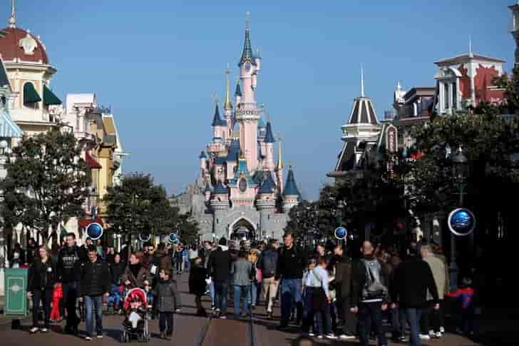 Disney: le benefice du 1er trimestre porte par les parcs a themes